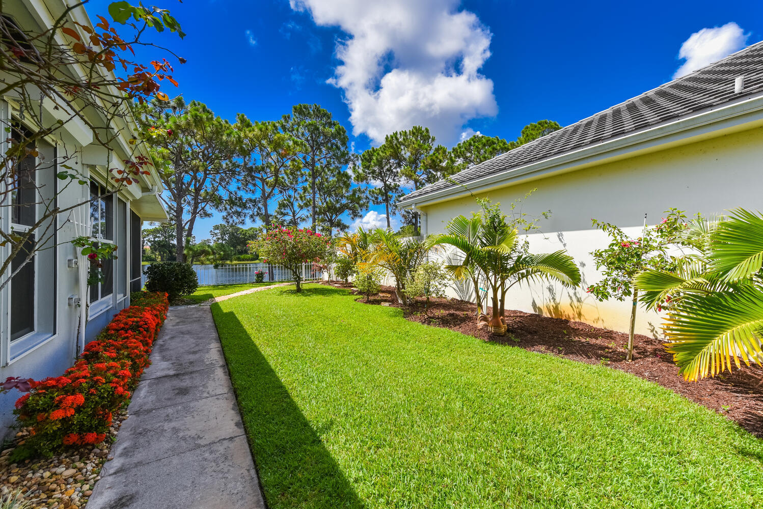 7447 SE Fiddlewood Lane