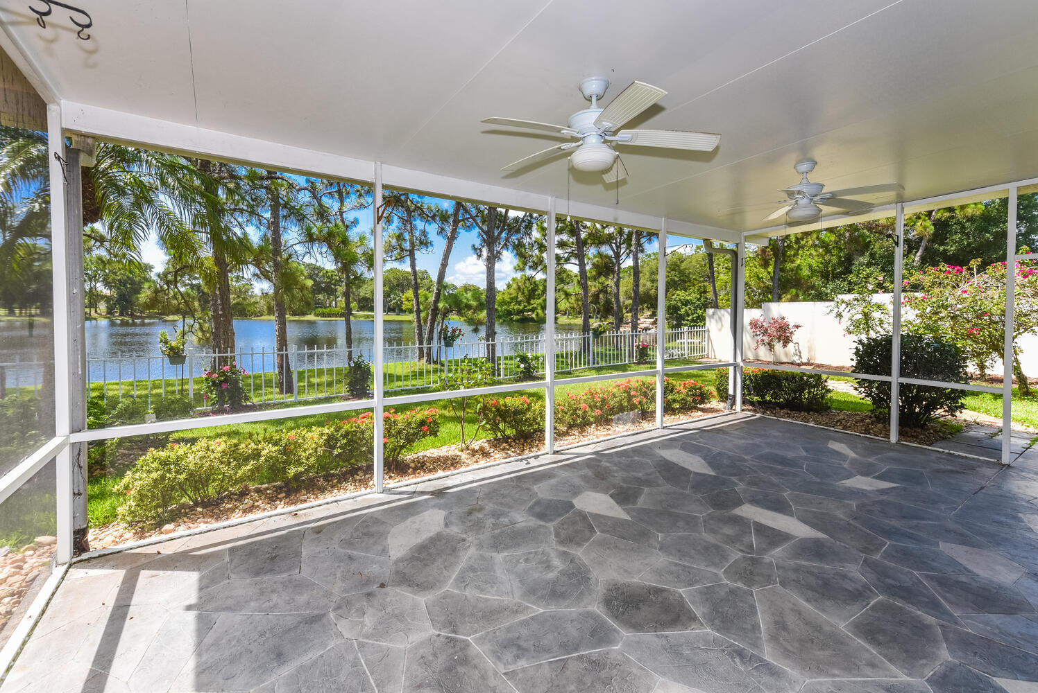 7447 SE Fiddlewood Lane