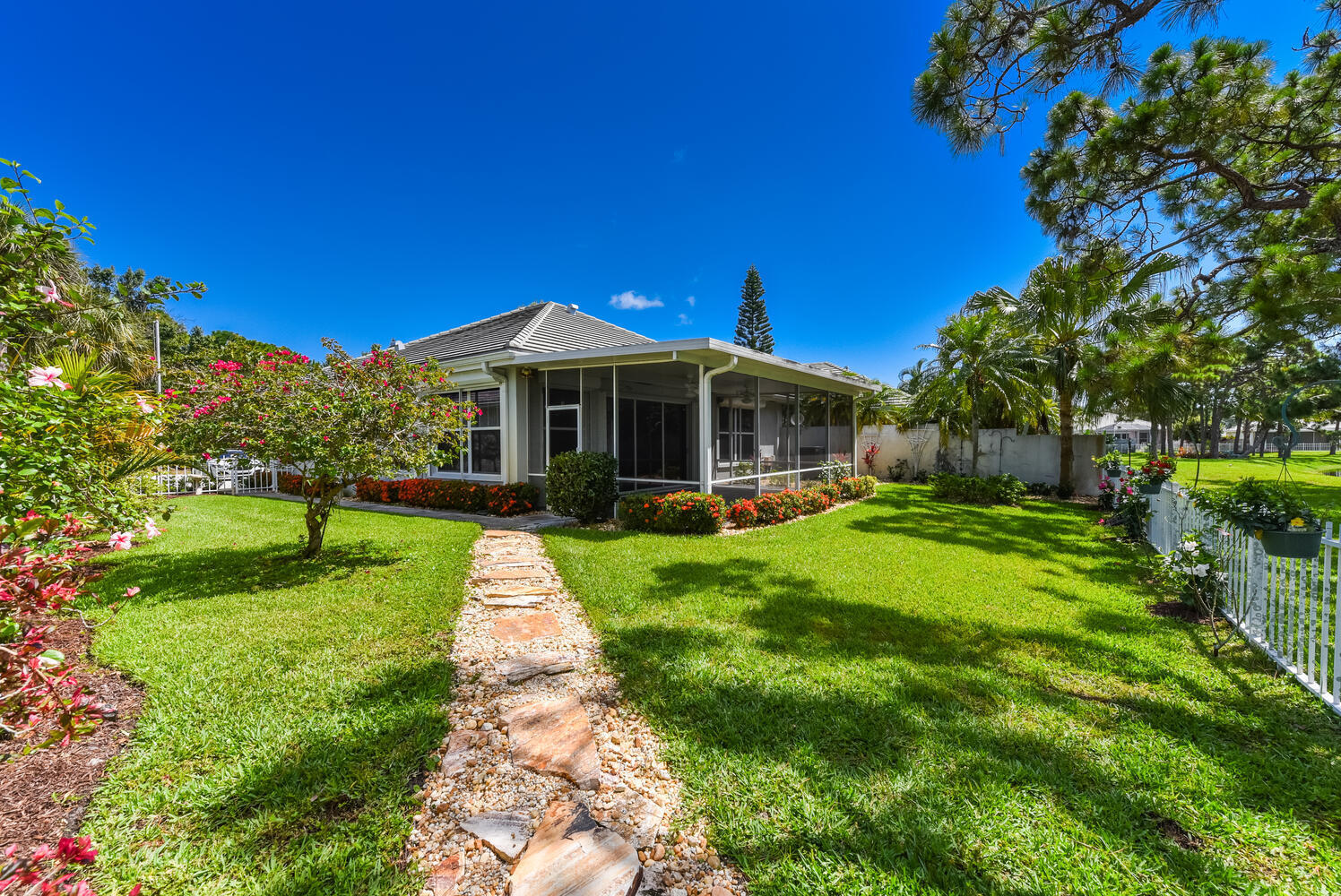 7447 SE Fiddlewood Lane