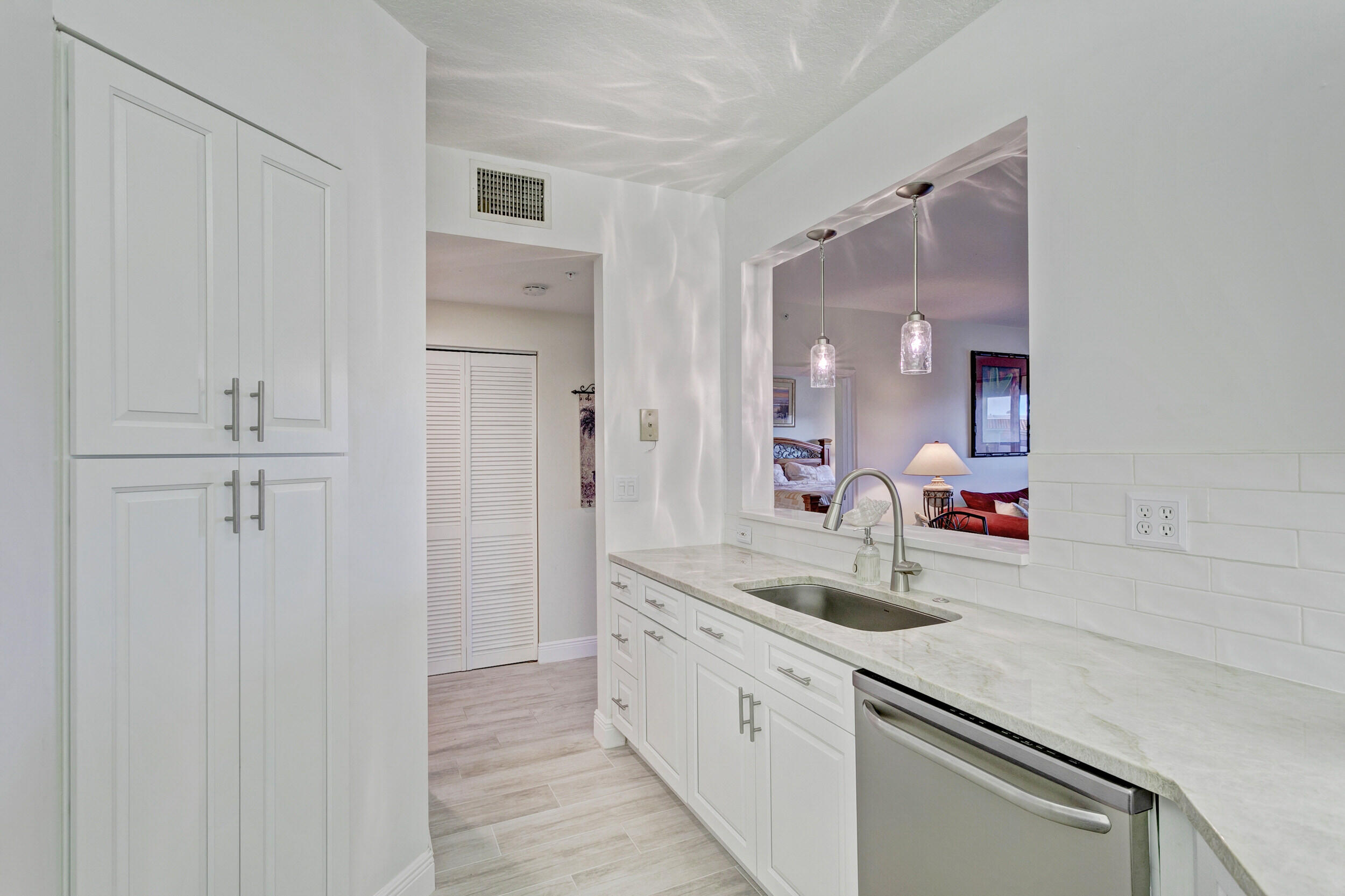 500 Uno Lago Drive 402