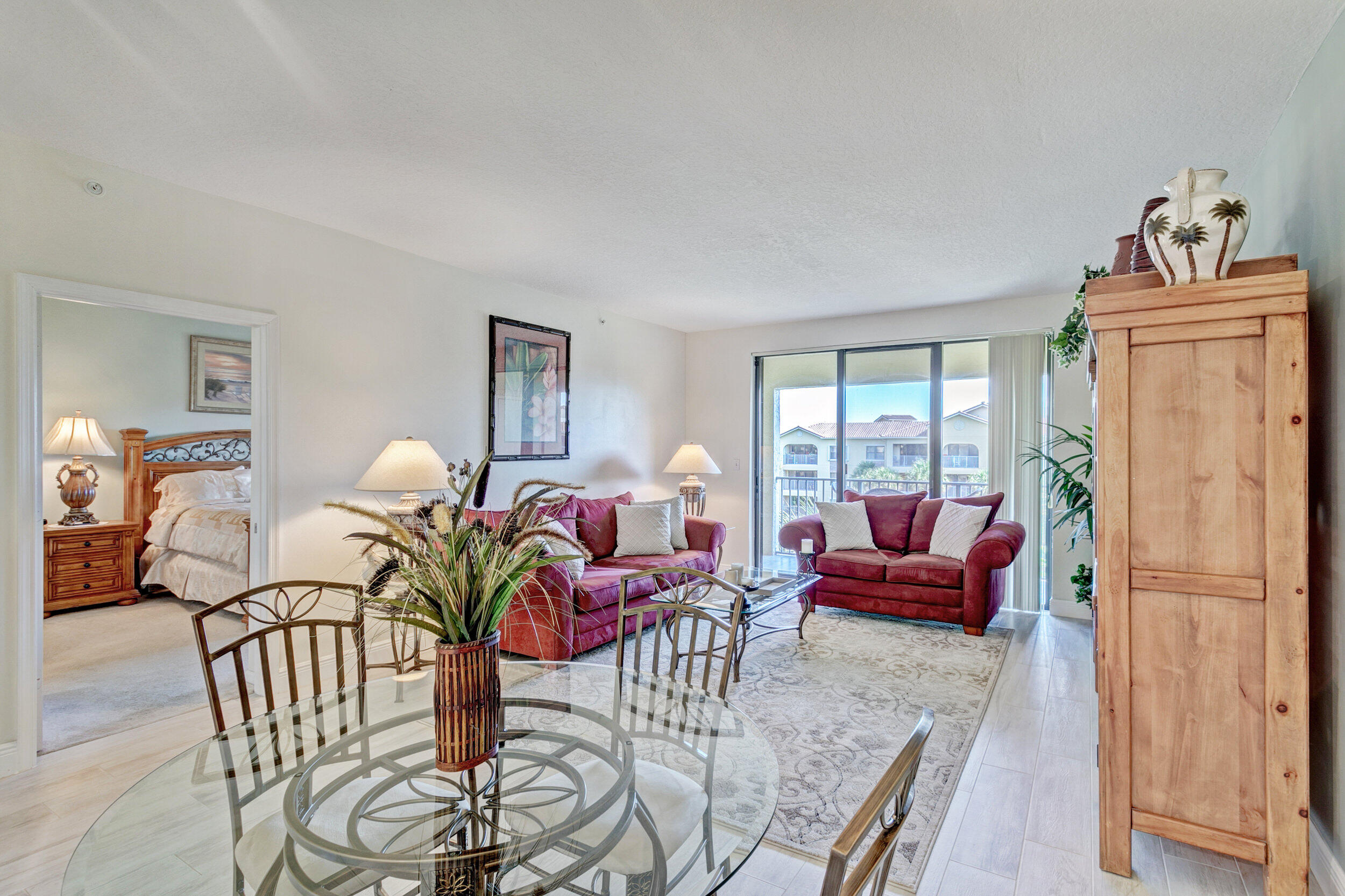 500 Uno Lago Drive 402