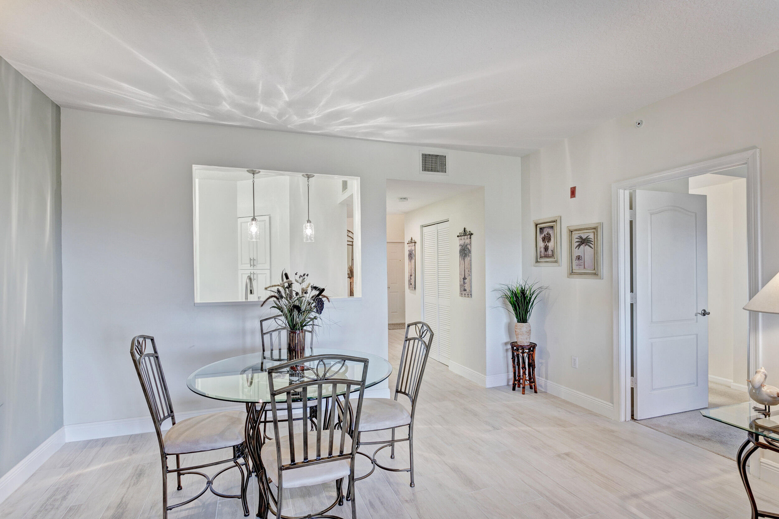 500 Uno Lago Drive 402