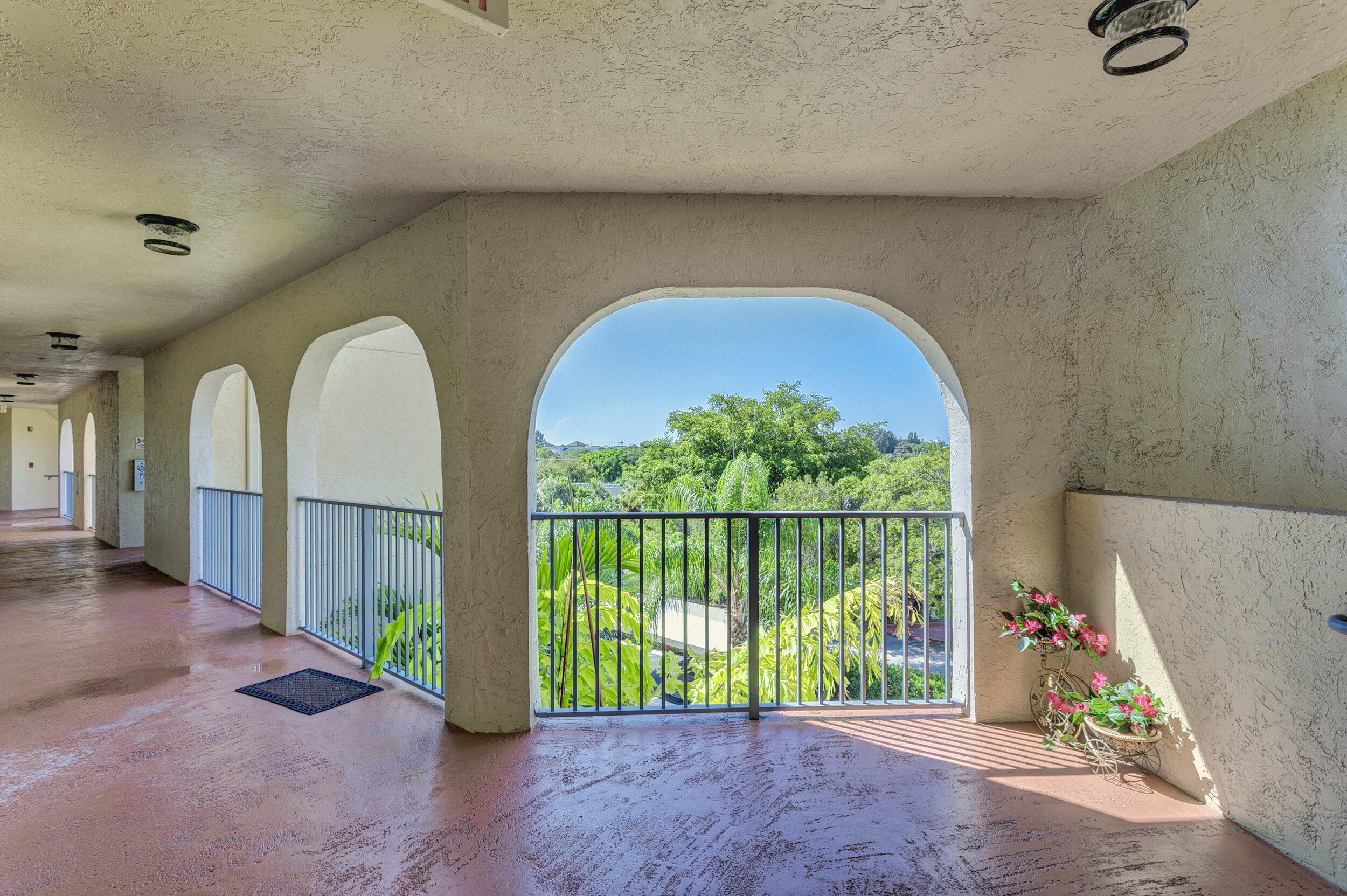 500 Uno Lago Drive 402