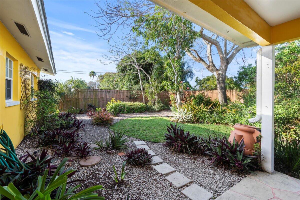 12043 Dolphin Drive