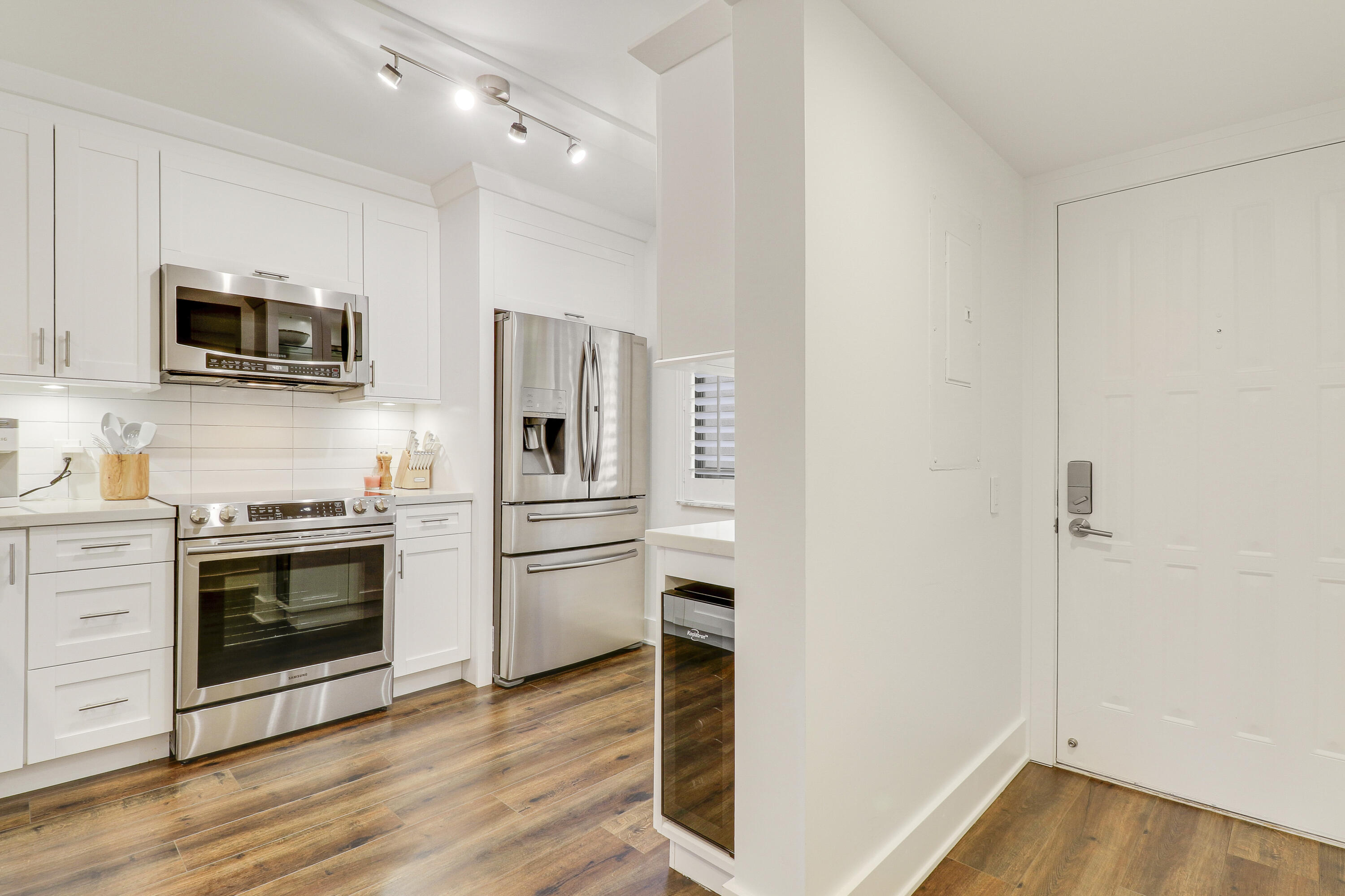 1601 Marina Isle Way 205