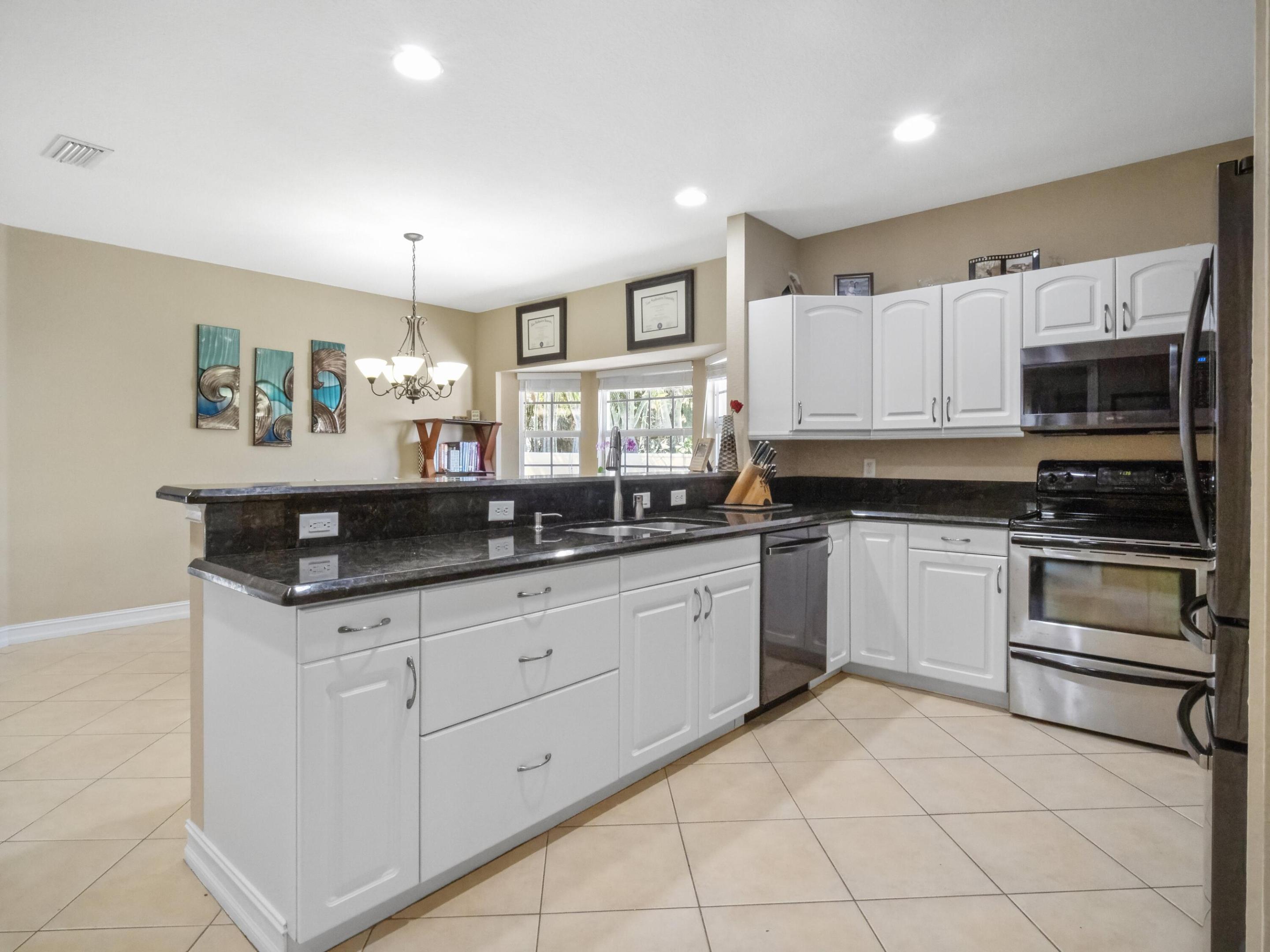 812 W Ocean Avenue