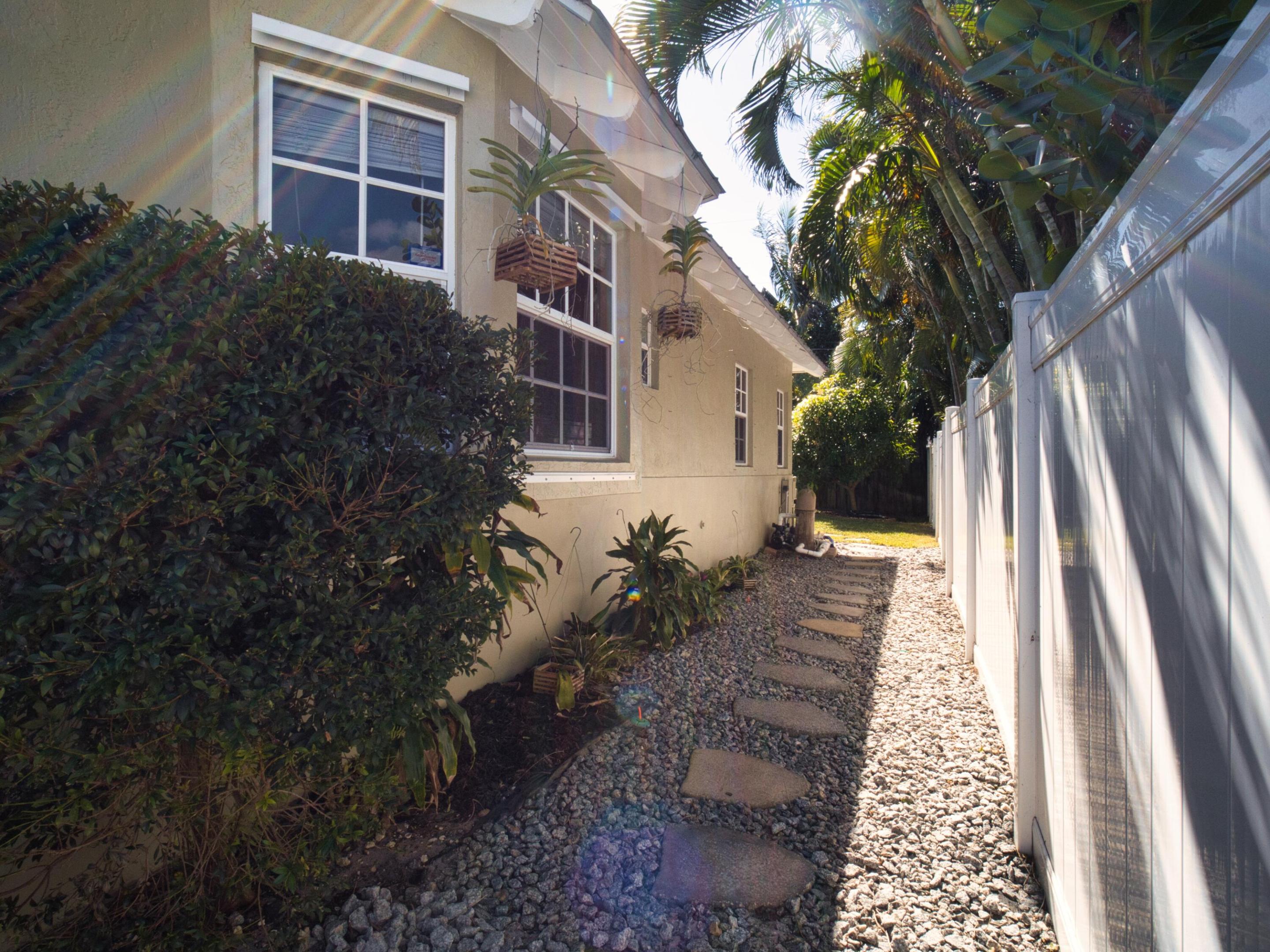 812 W Ocean Avenue