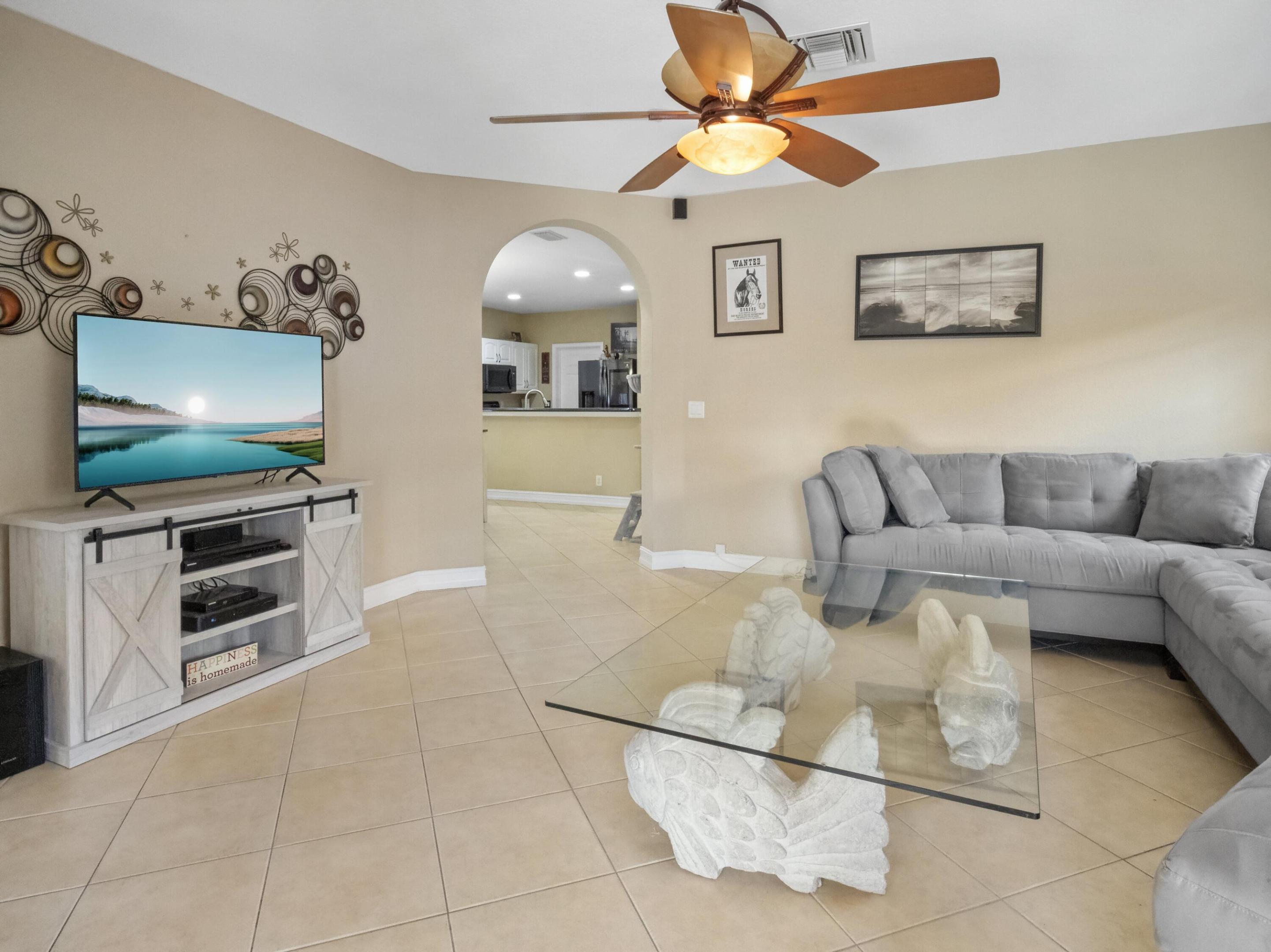 812 W Ocean Avenue