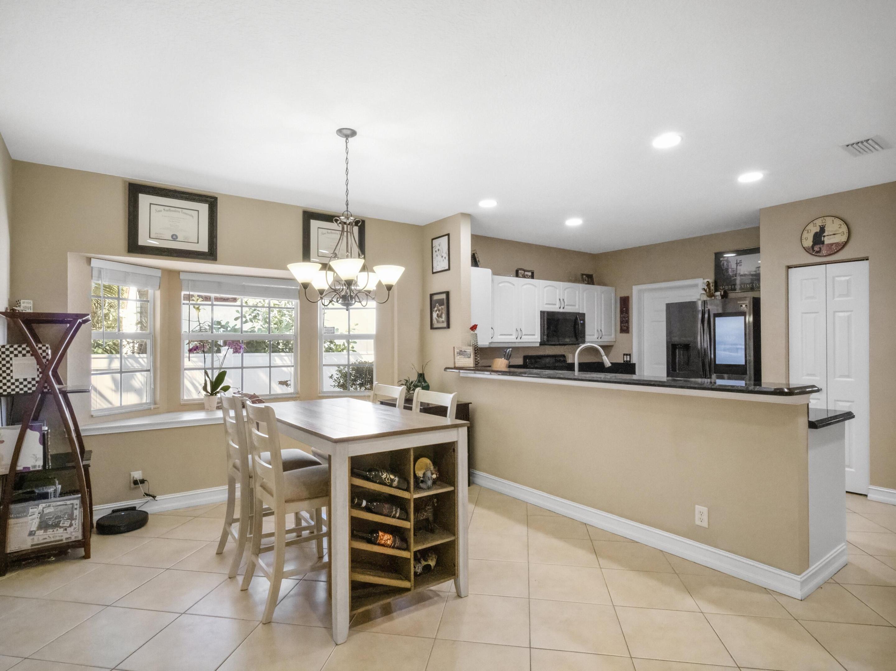 812 W Ocean Avenue
