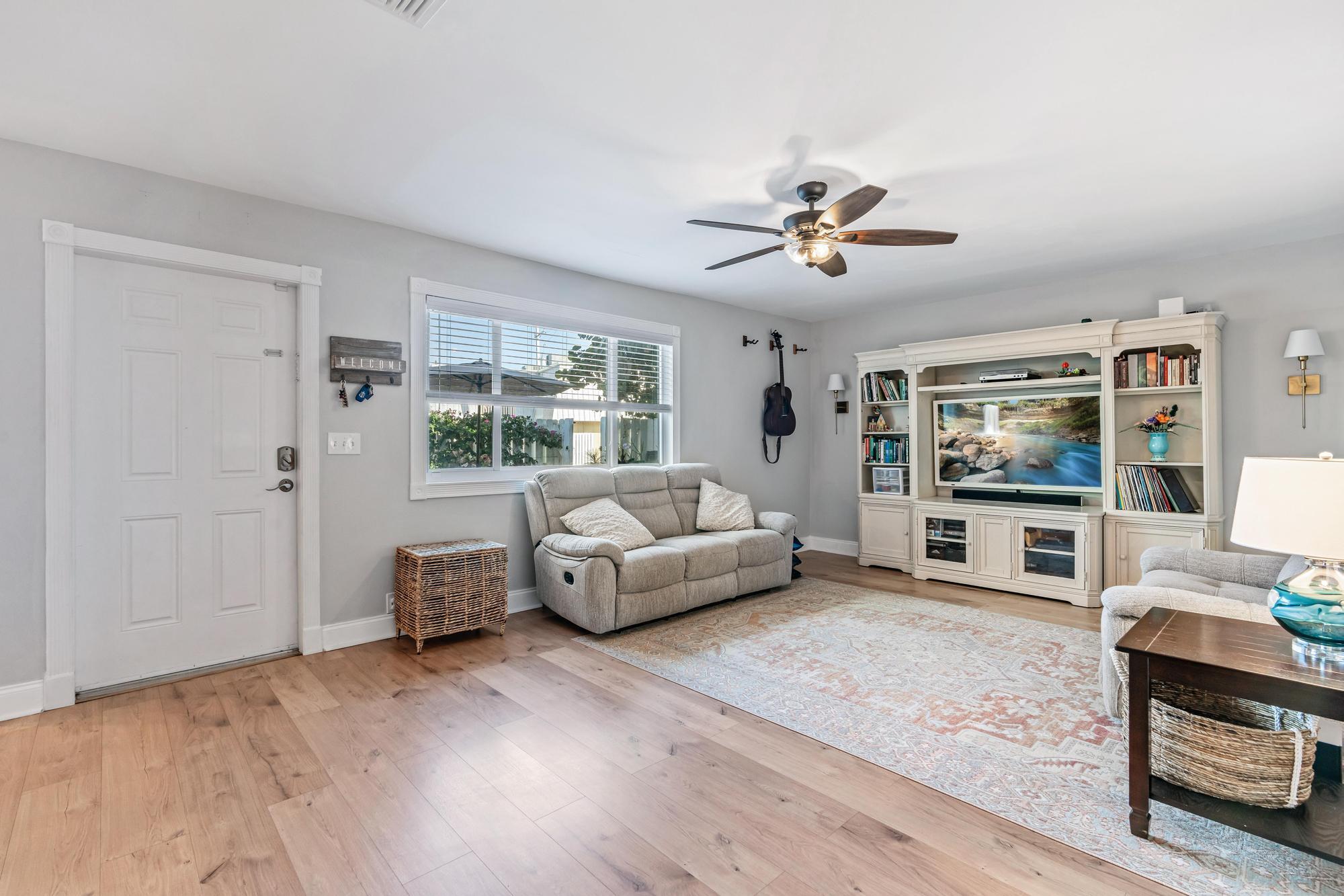 141 E Riverside Drive 11b