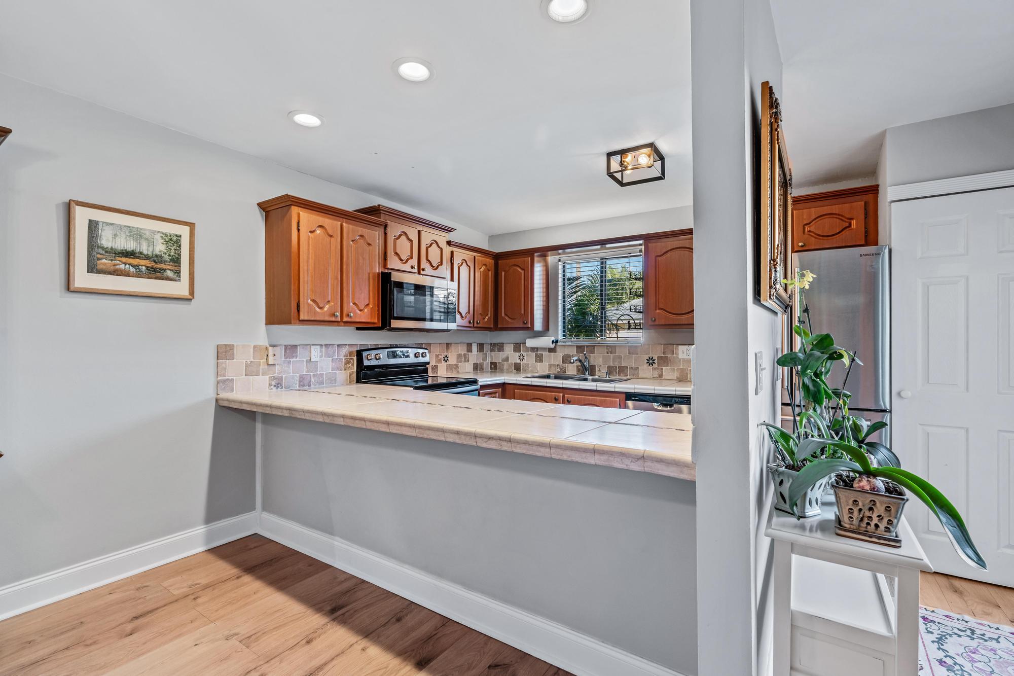 141 E Riverside Drive 11b