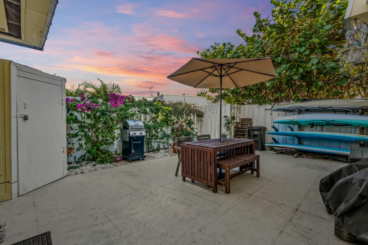 141 E Riverside Drive 11b