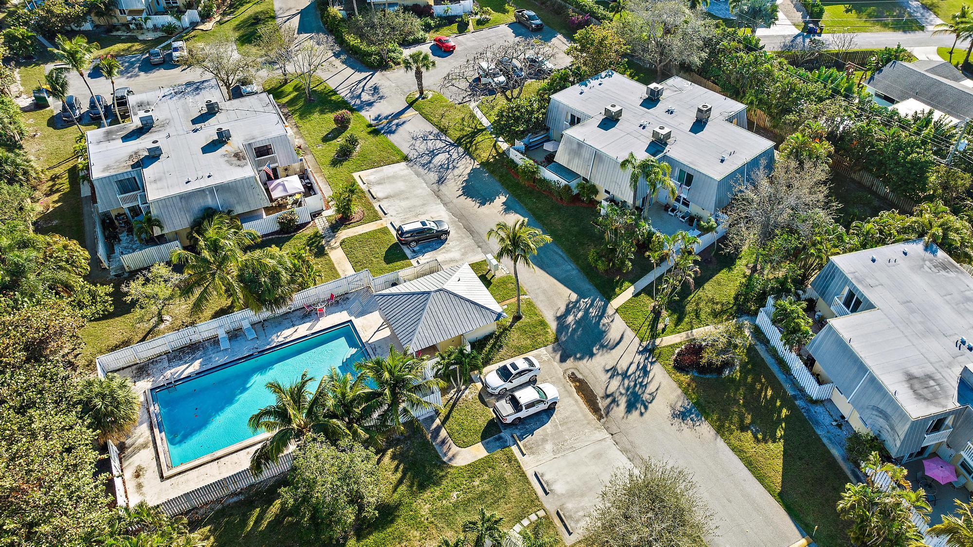 141 E Riverside Drive 11b