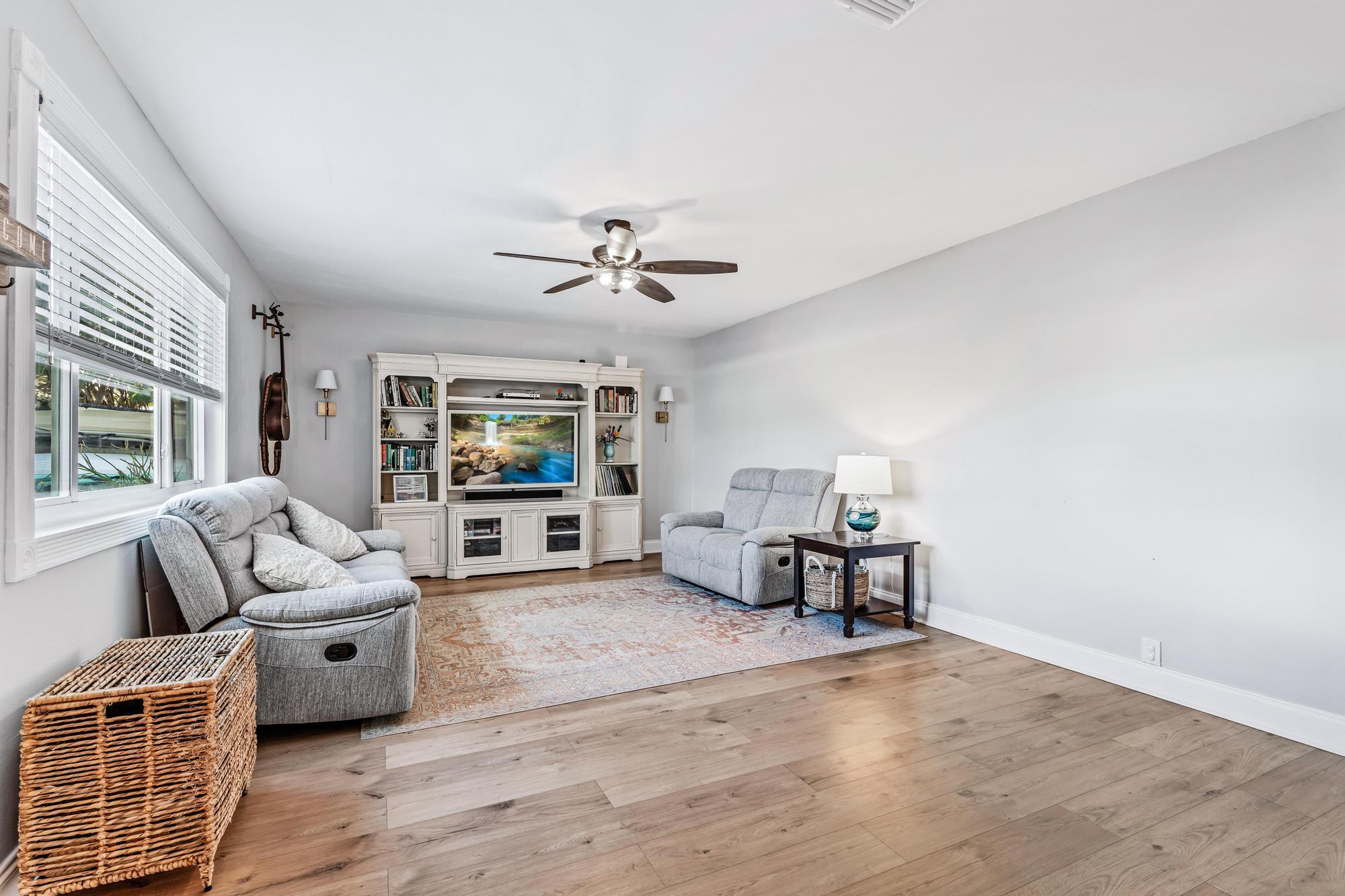 141 E Riverside Drive 11b