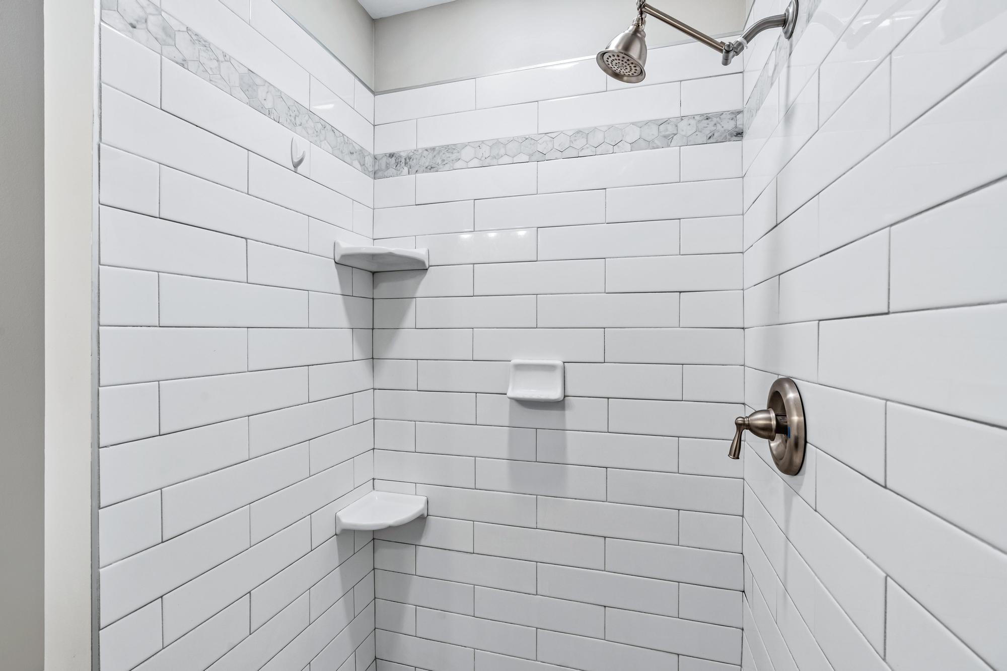 141 E Riverside Drive 11b