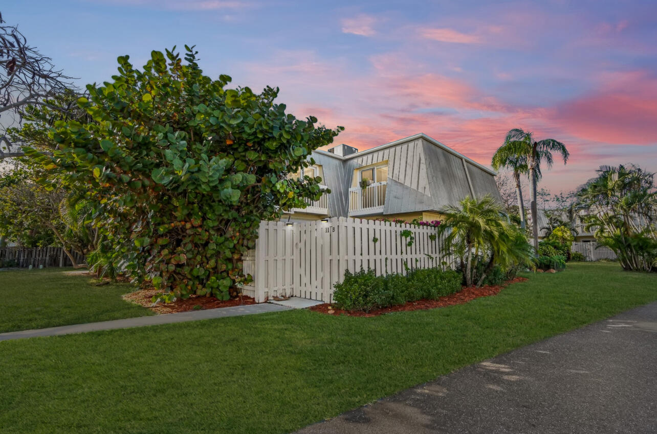 141 E Riverside Drive 11b
