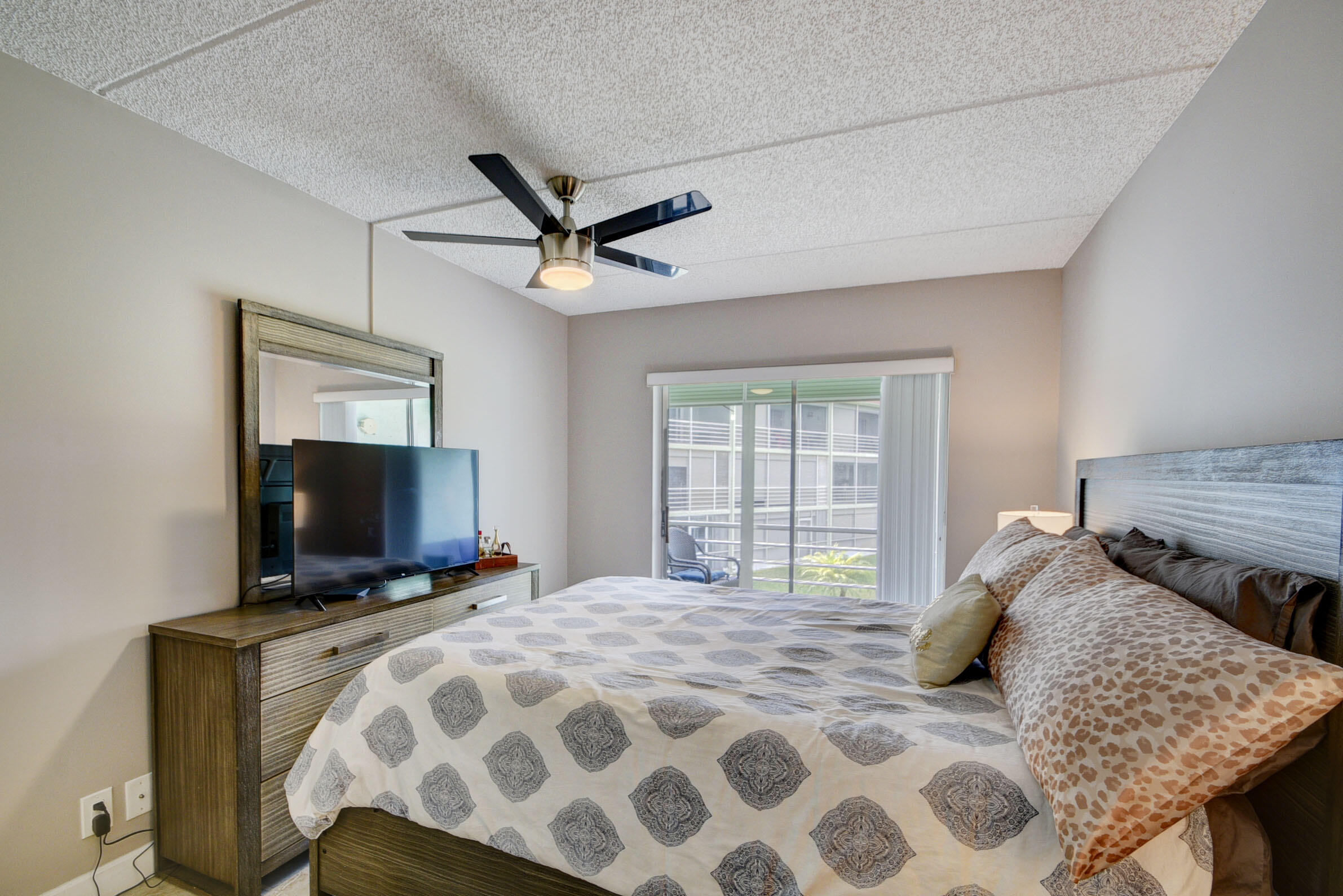 3200 Springdale Boulevard 204