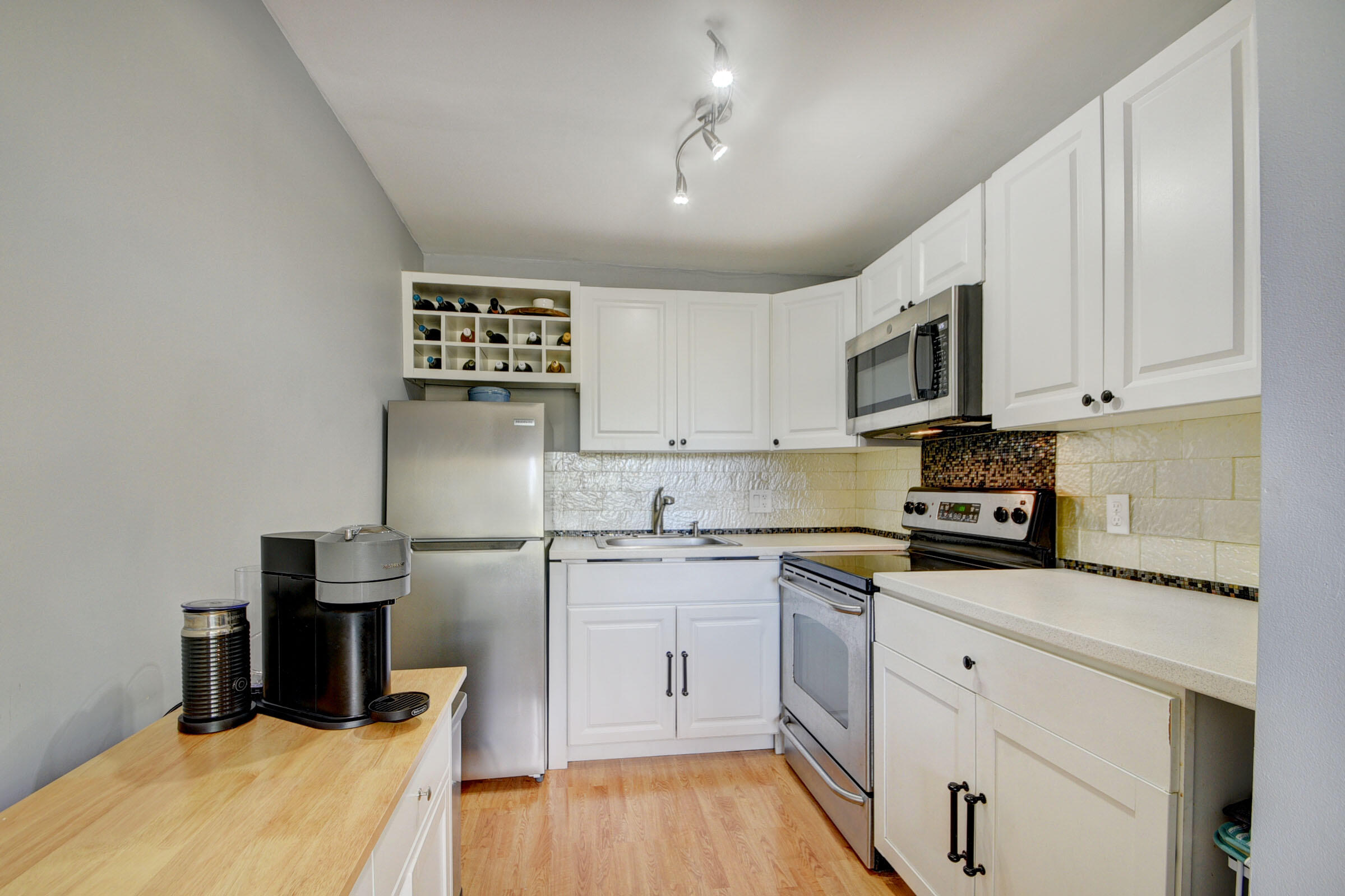 3200 Springdale Boulevard 204