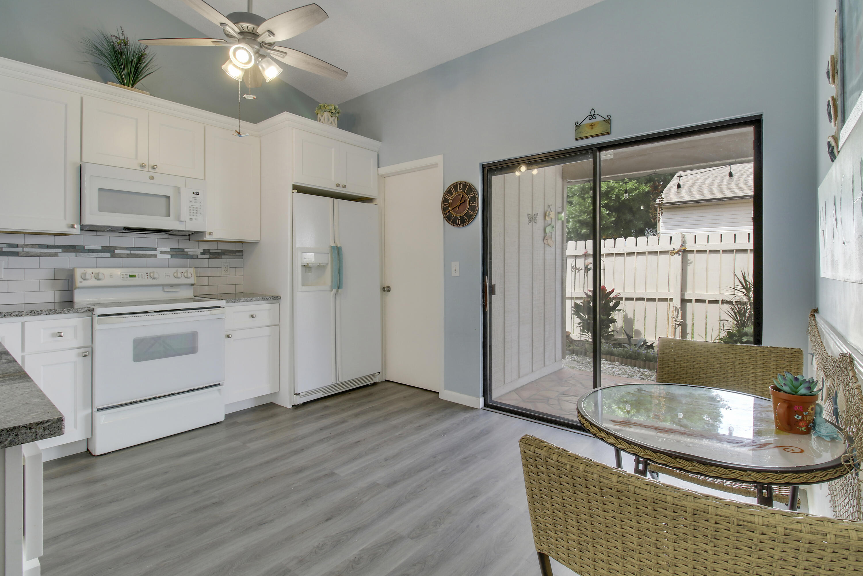 128 Sherwood Circle 13d