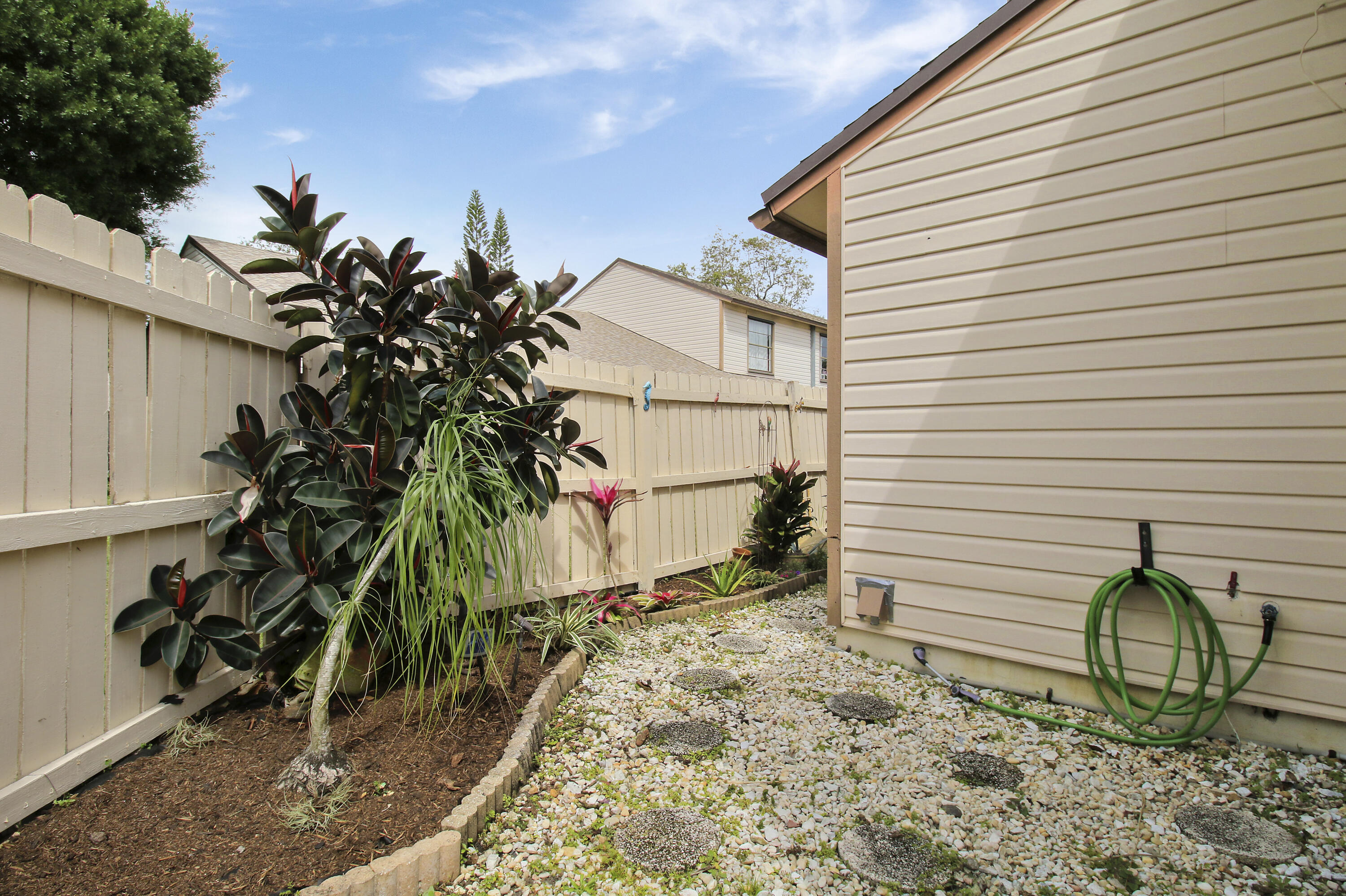 128 Sherwood Circle 13d