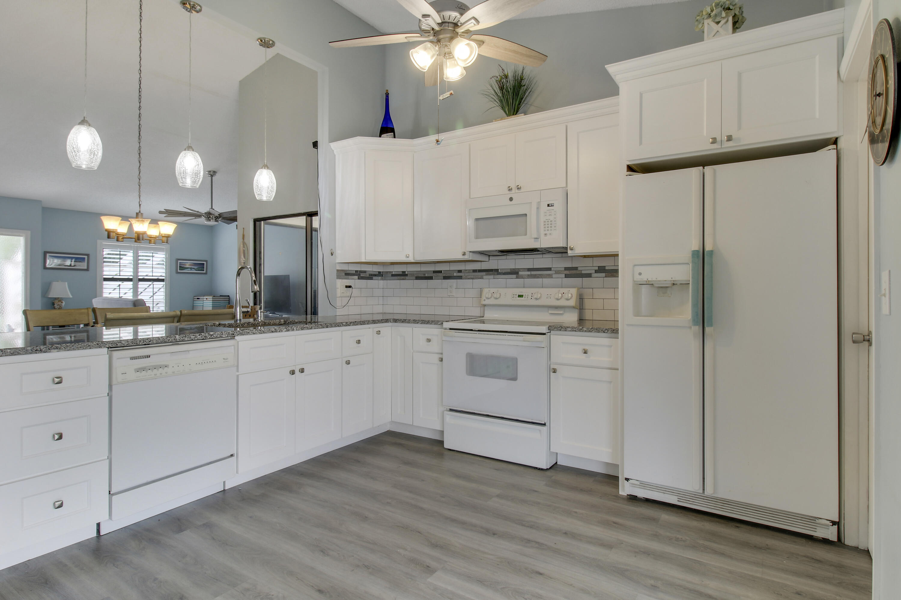 128 Sherwood Circle 13d