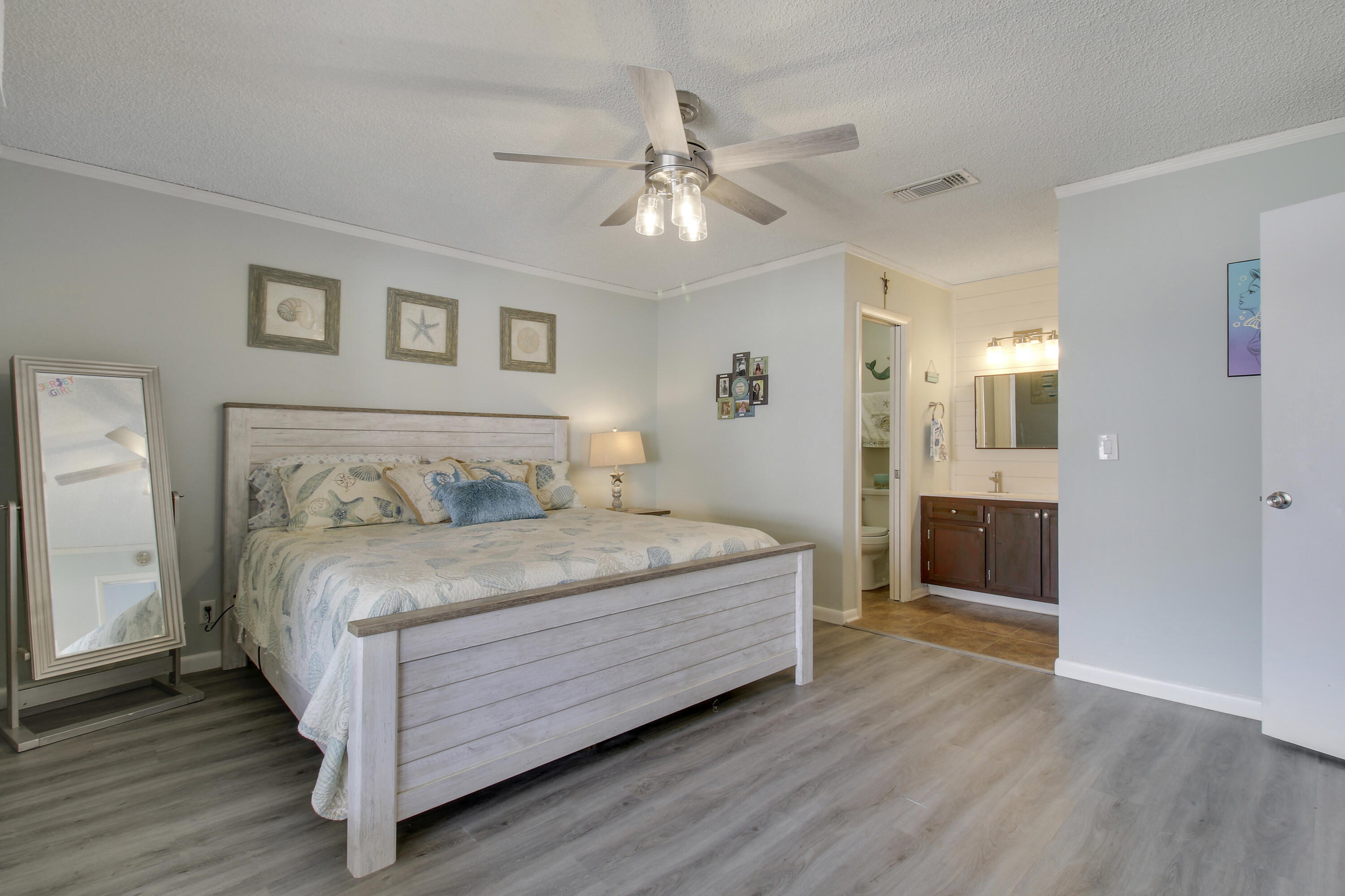 128 Sherwood Circle 13d