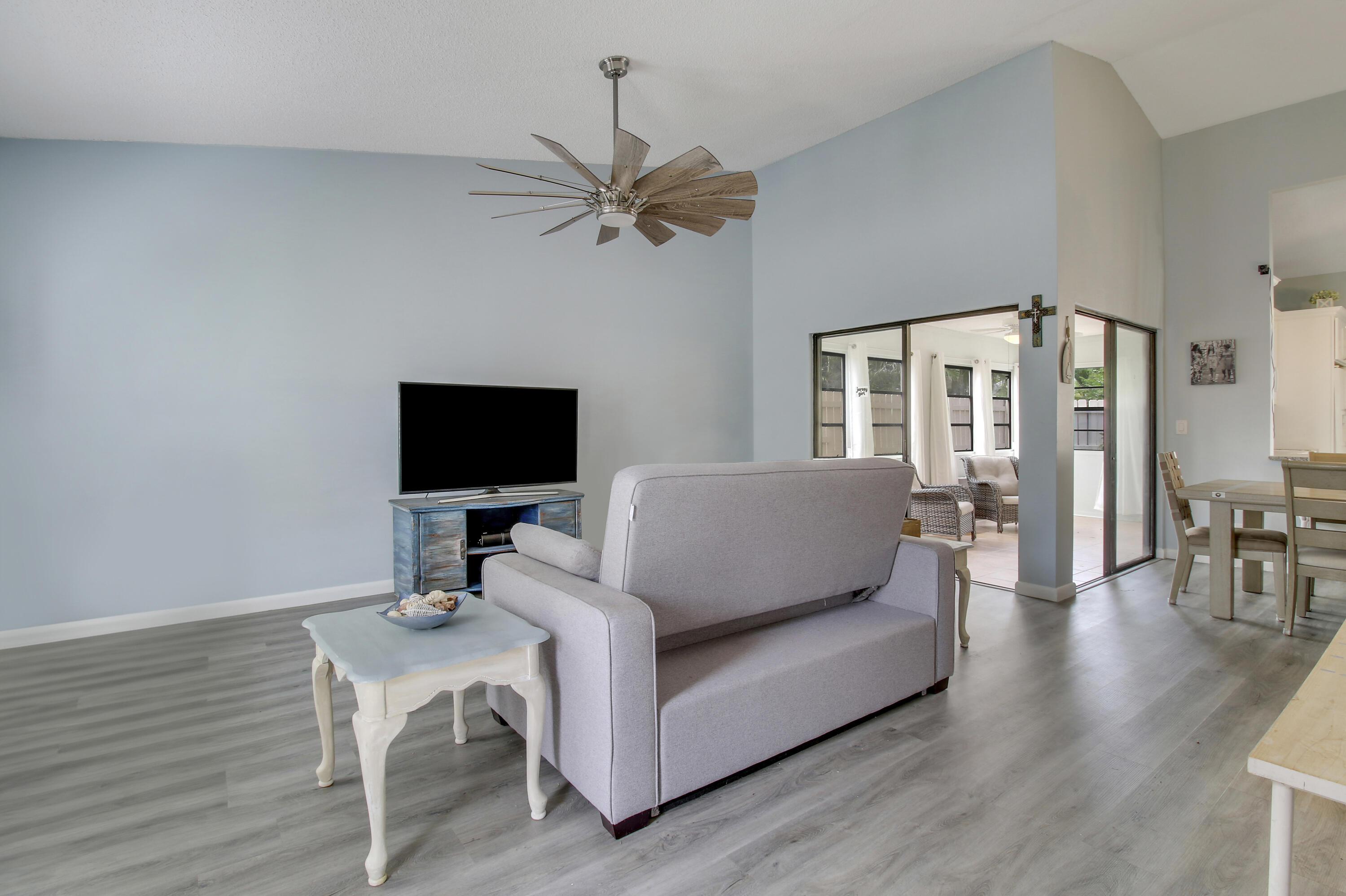 128 Sherwood Circle 13d
