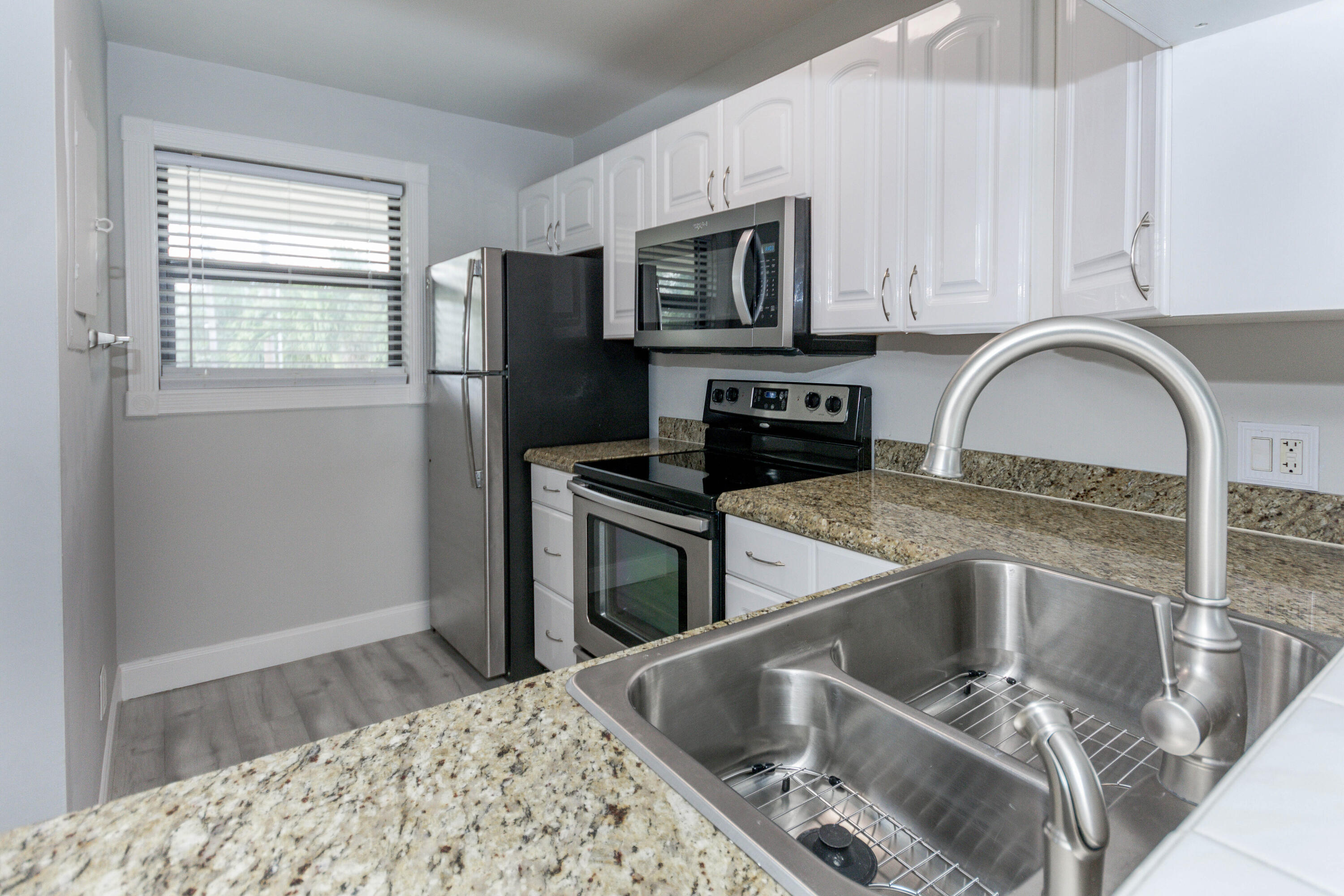 326 Northlake Drive 204