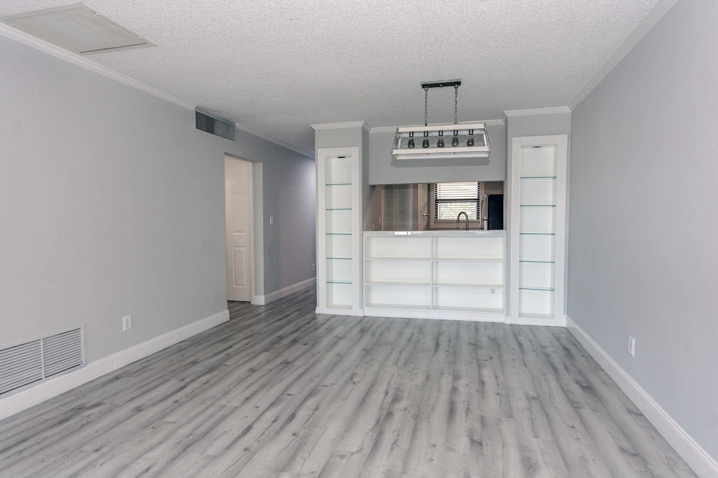 326 Northlake Drive 204