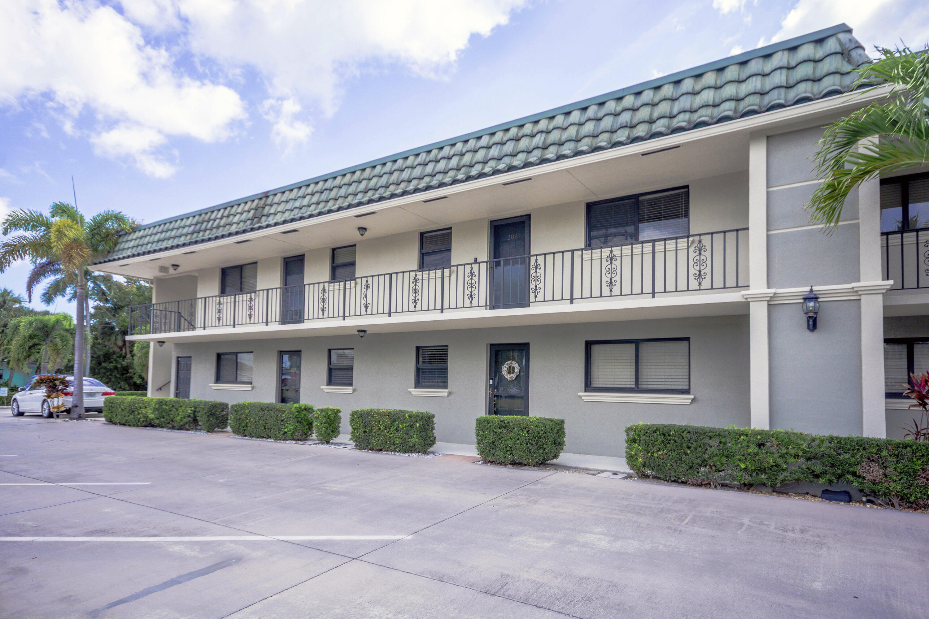 326 Northlake Drive 204