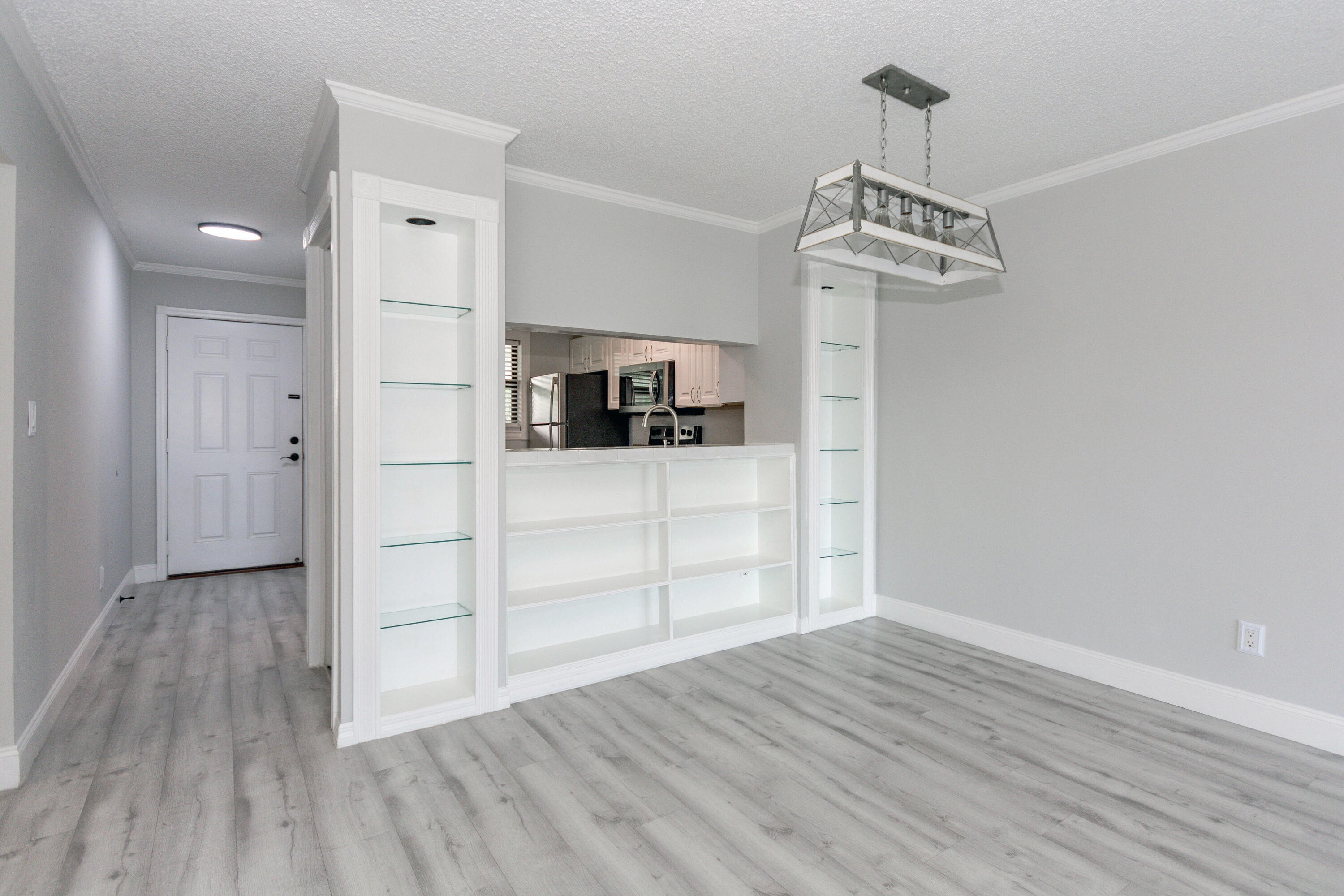 326 Northlake Drive 204
