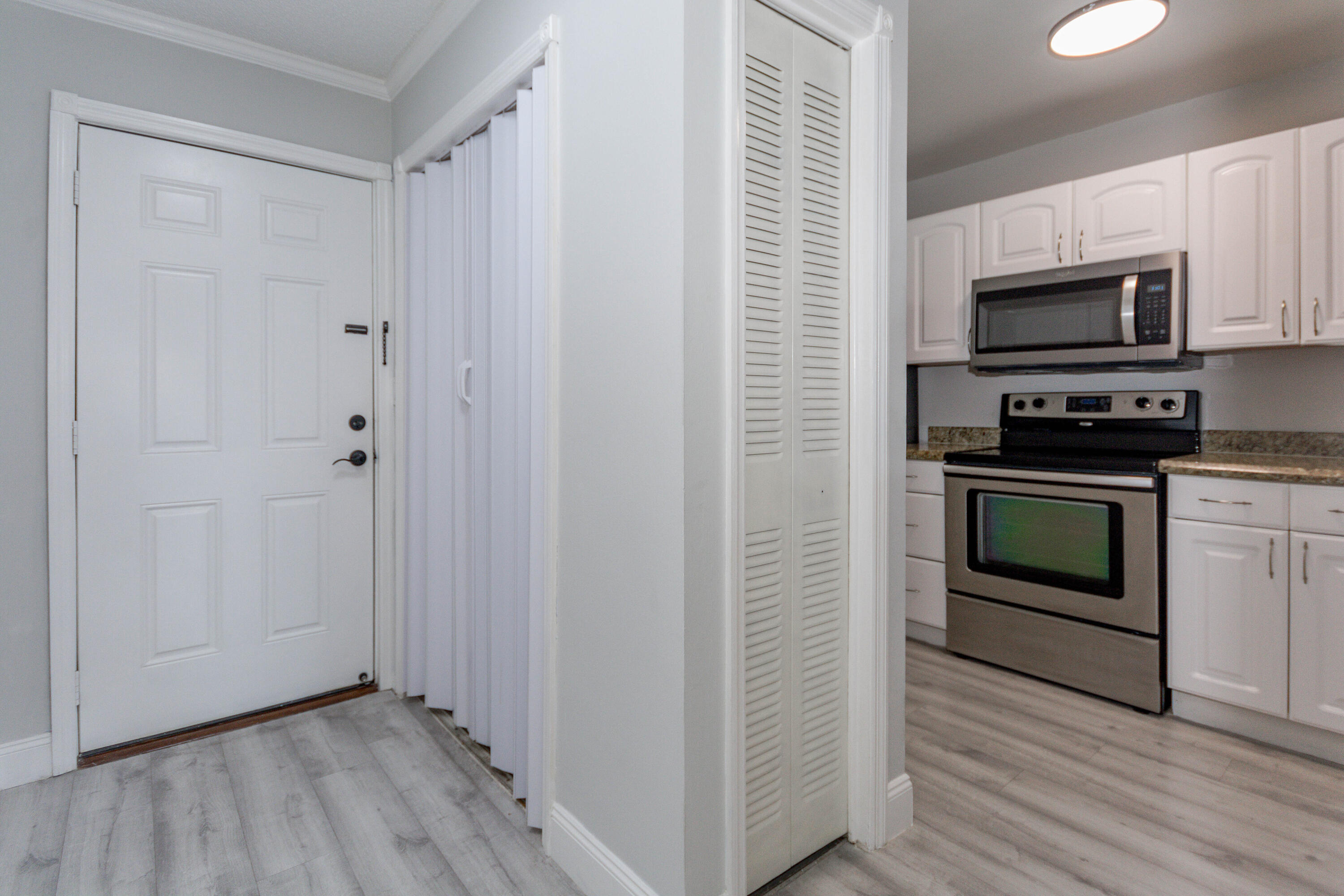 326 Northlake Drive 204
