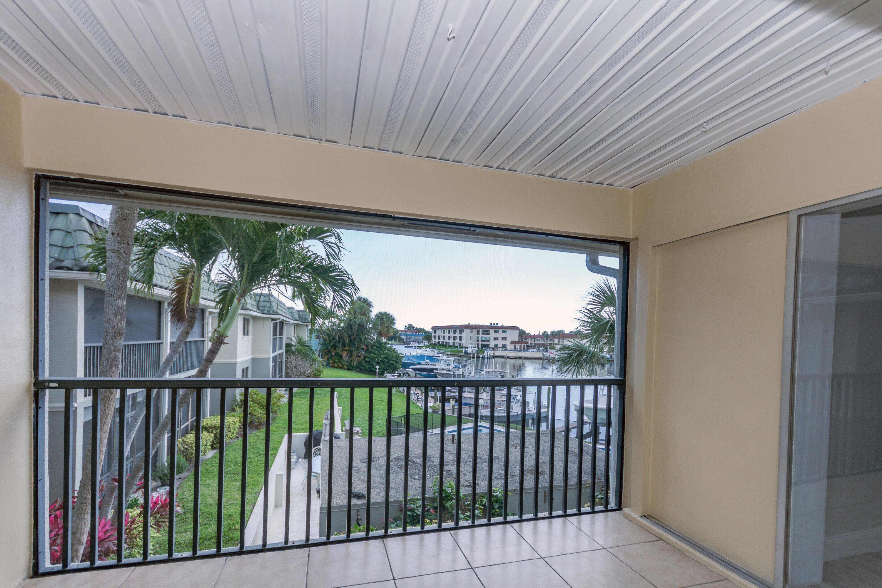 326 Northlake Drive 204