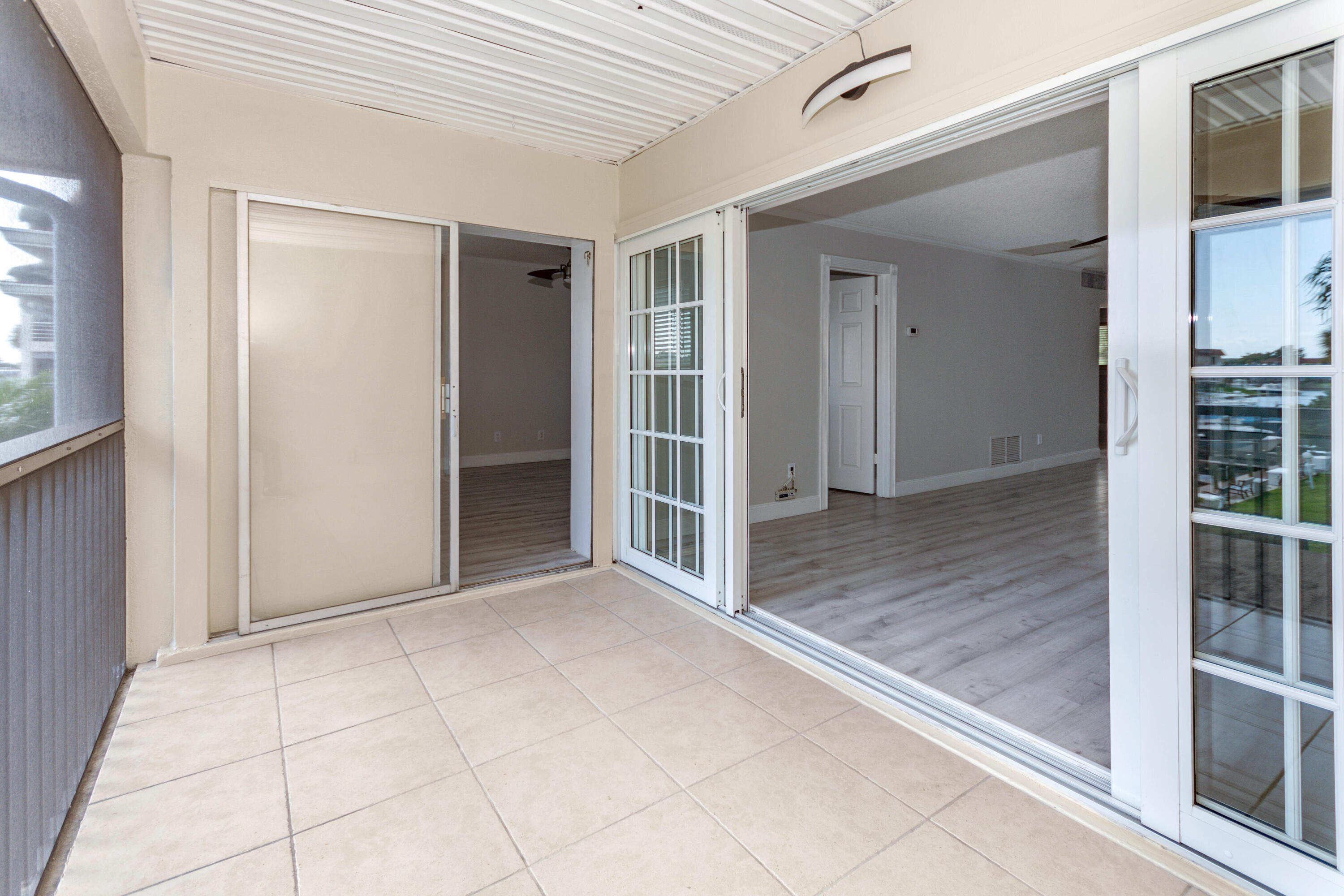 326 Northlake Drive 204