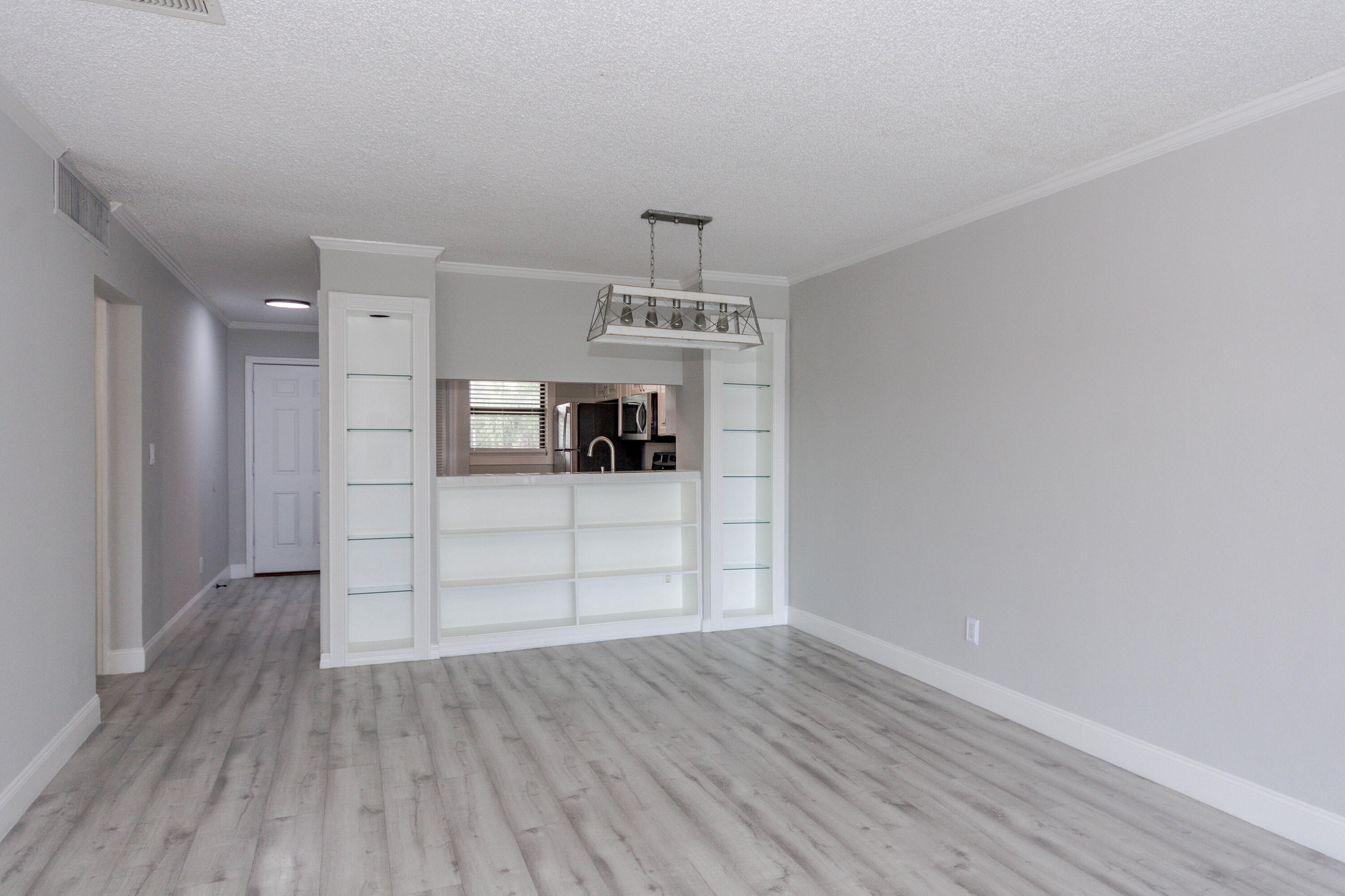 326 Northlake Drive 204