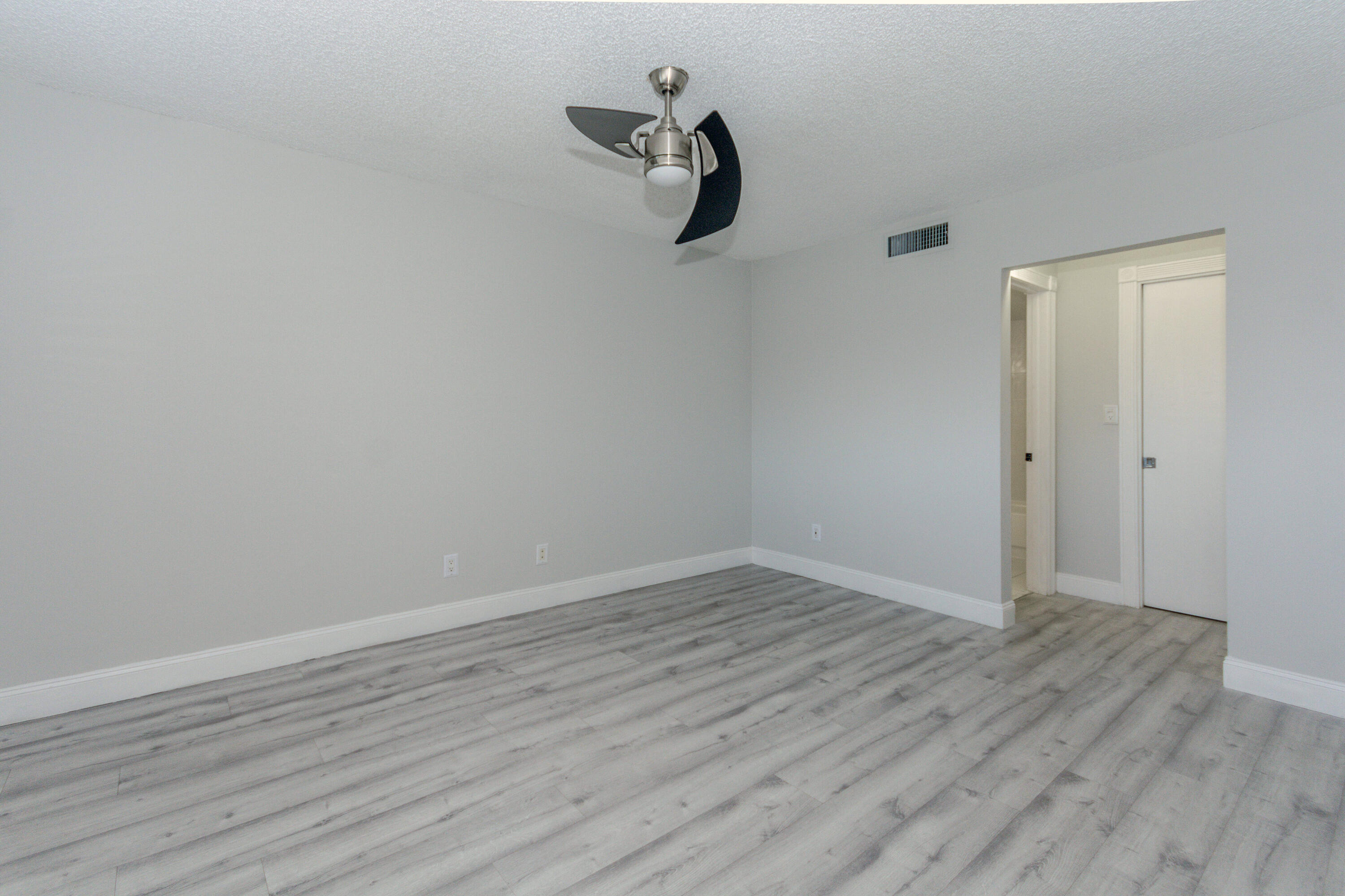326 Northlake Drive 204