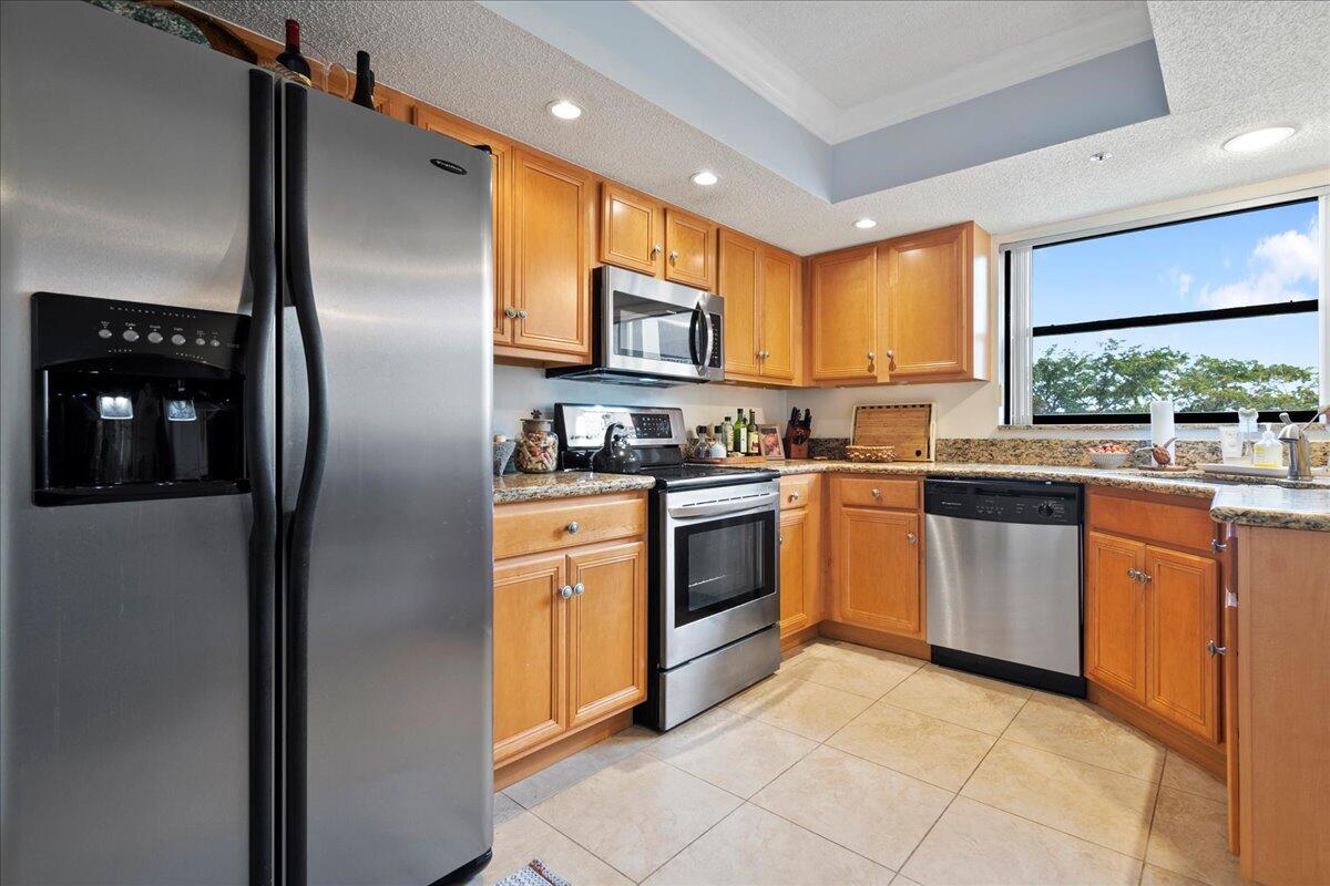 700 Uno Lago Drive 305