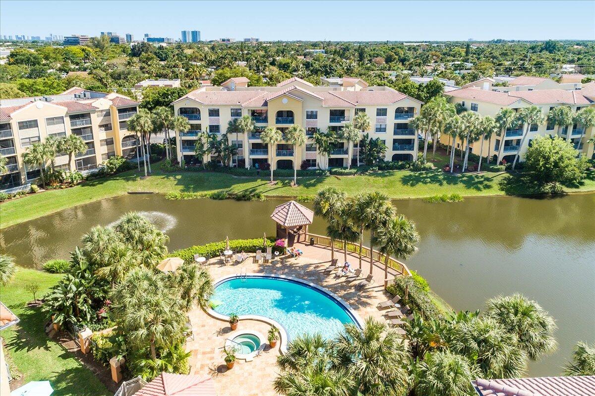 700 Uno Lago Drive 305