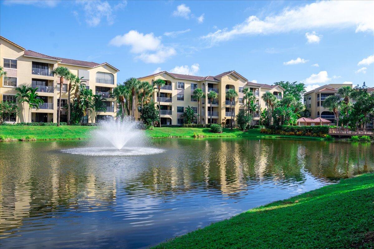700 Uno Lago Drive 305