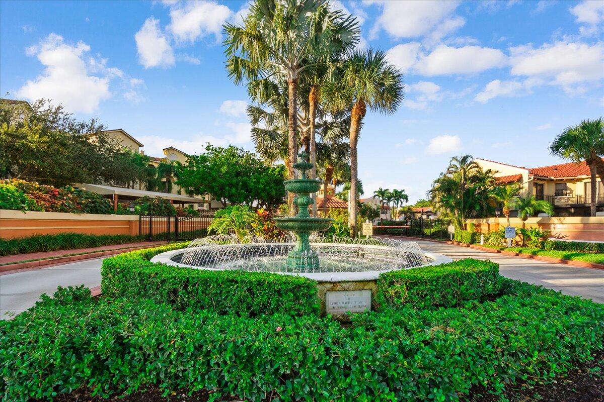 700 Uno Lago Drive 305