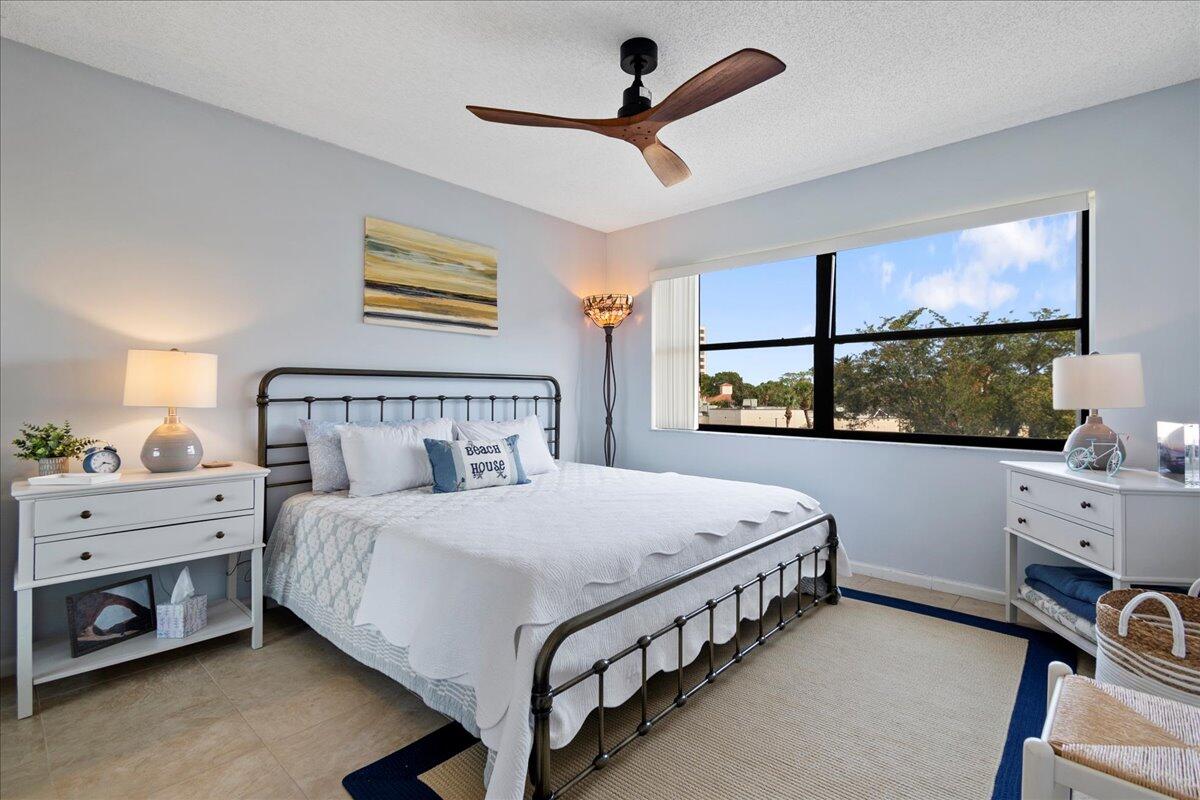 700 Uno Lago Drive 305