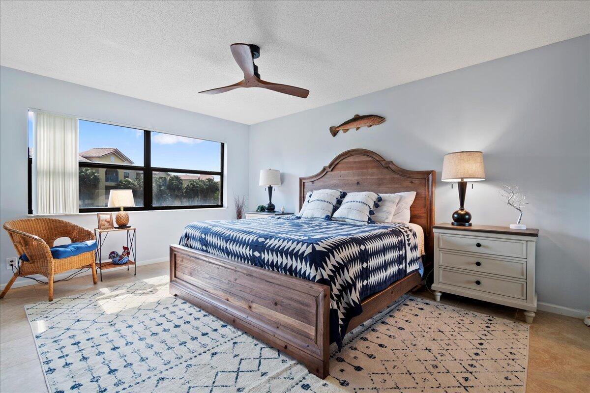 700 Uno Lago Drive 305