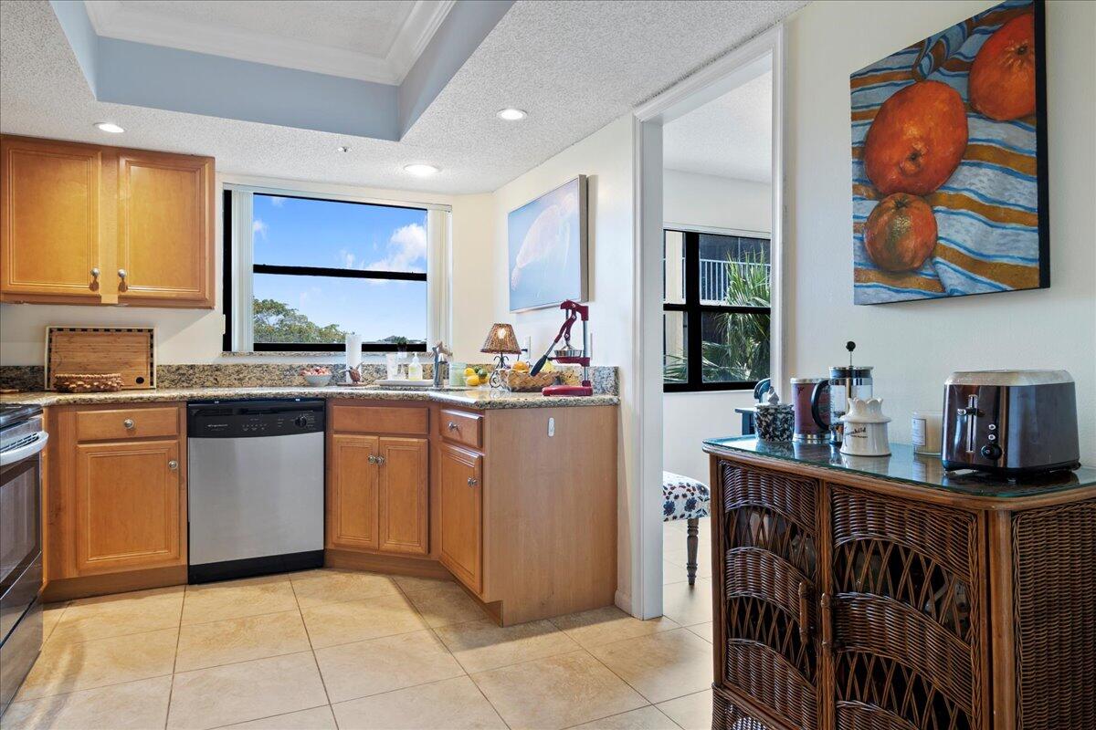 700 Uno Lago Drive 305