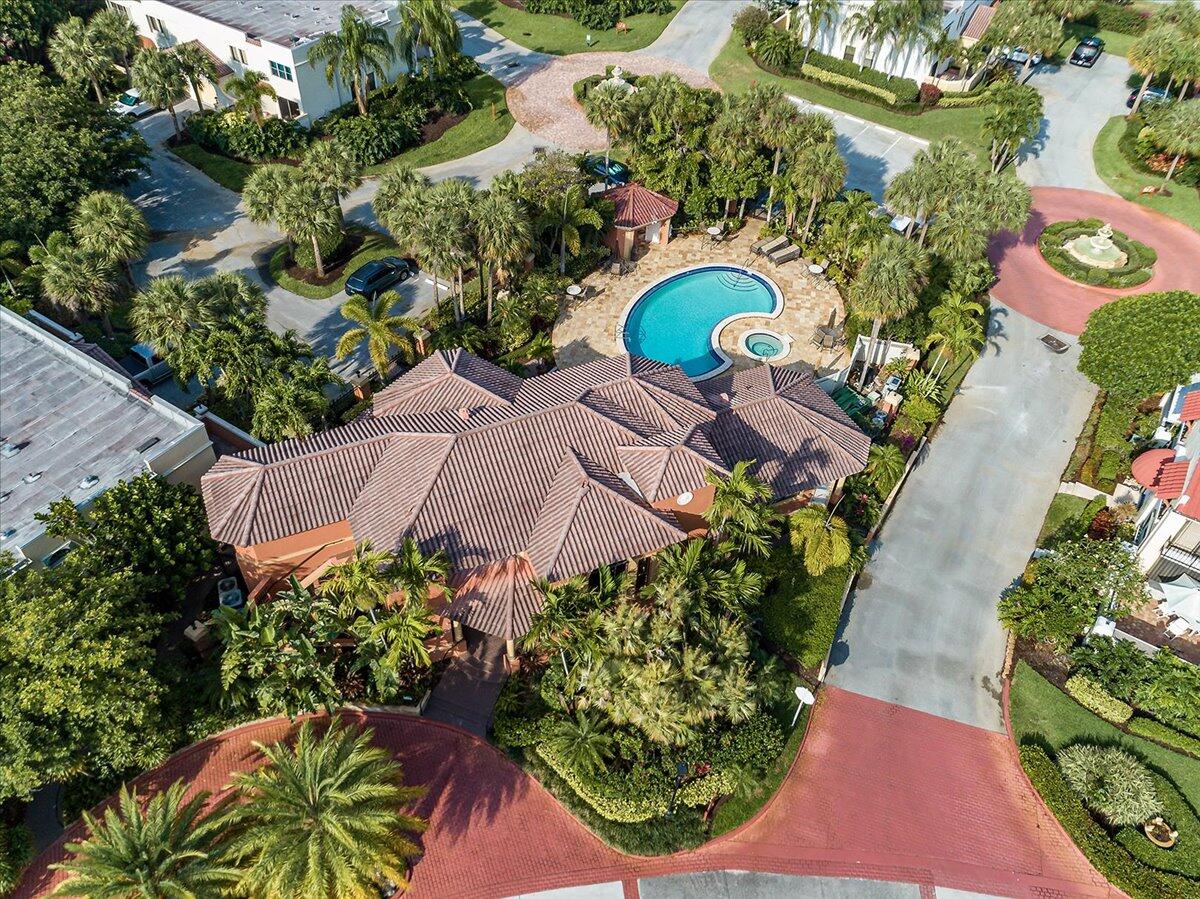 700 Uno Lago Drive 305