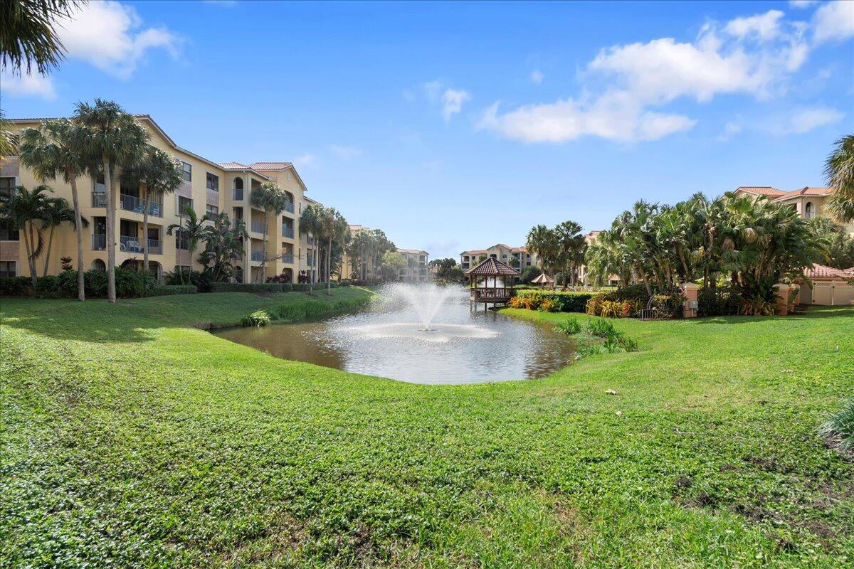 700 Uno Lago Drive 305