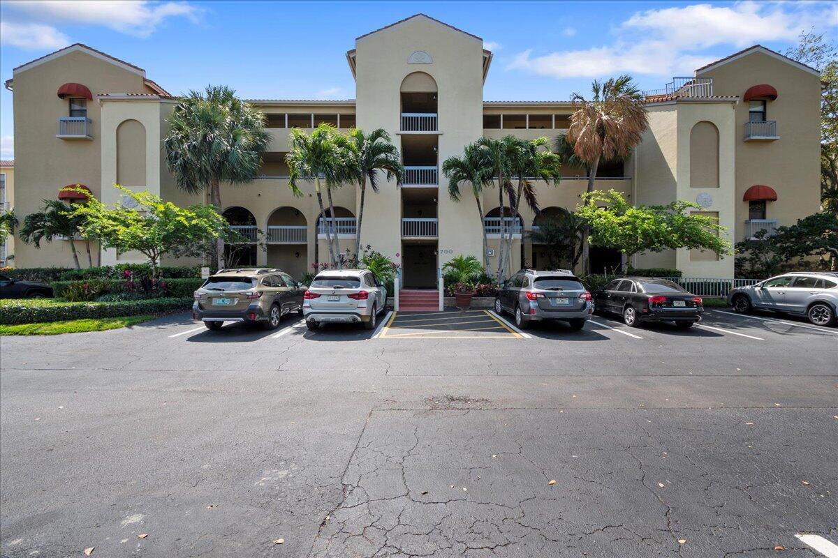 700 Uno Lago Drive 305