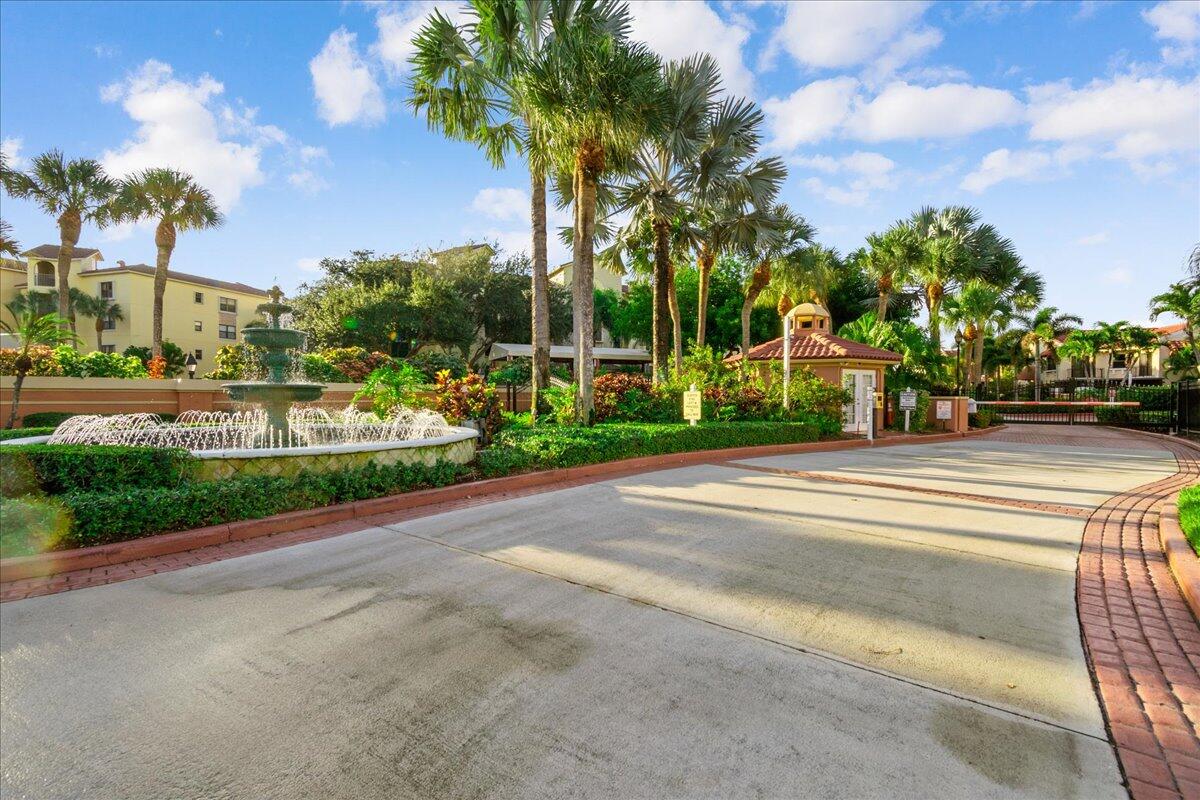 700 Uno Lago Drive 305