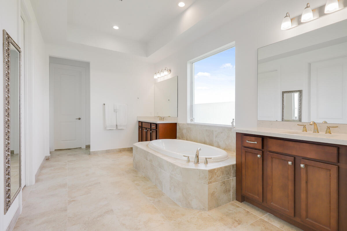 8184 SE Old Plantation Circle