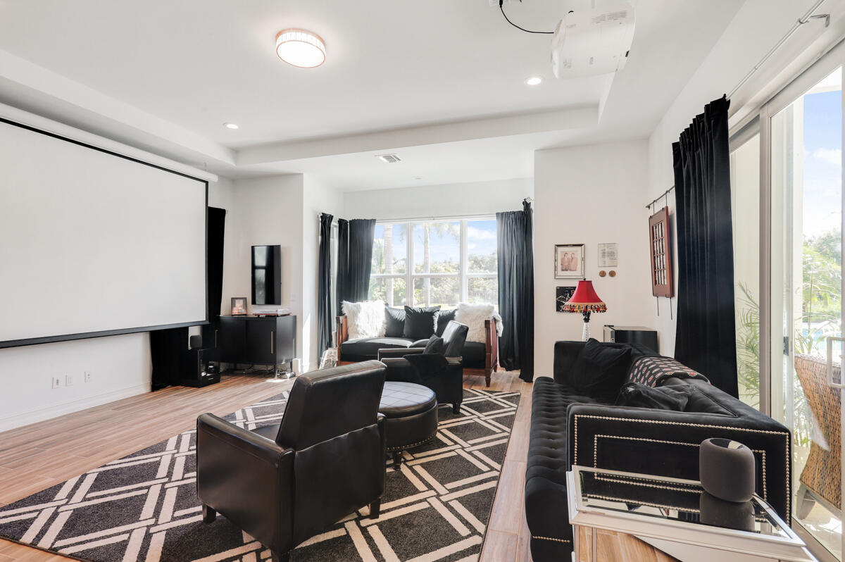 8184 SE Old Plantation Circle