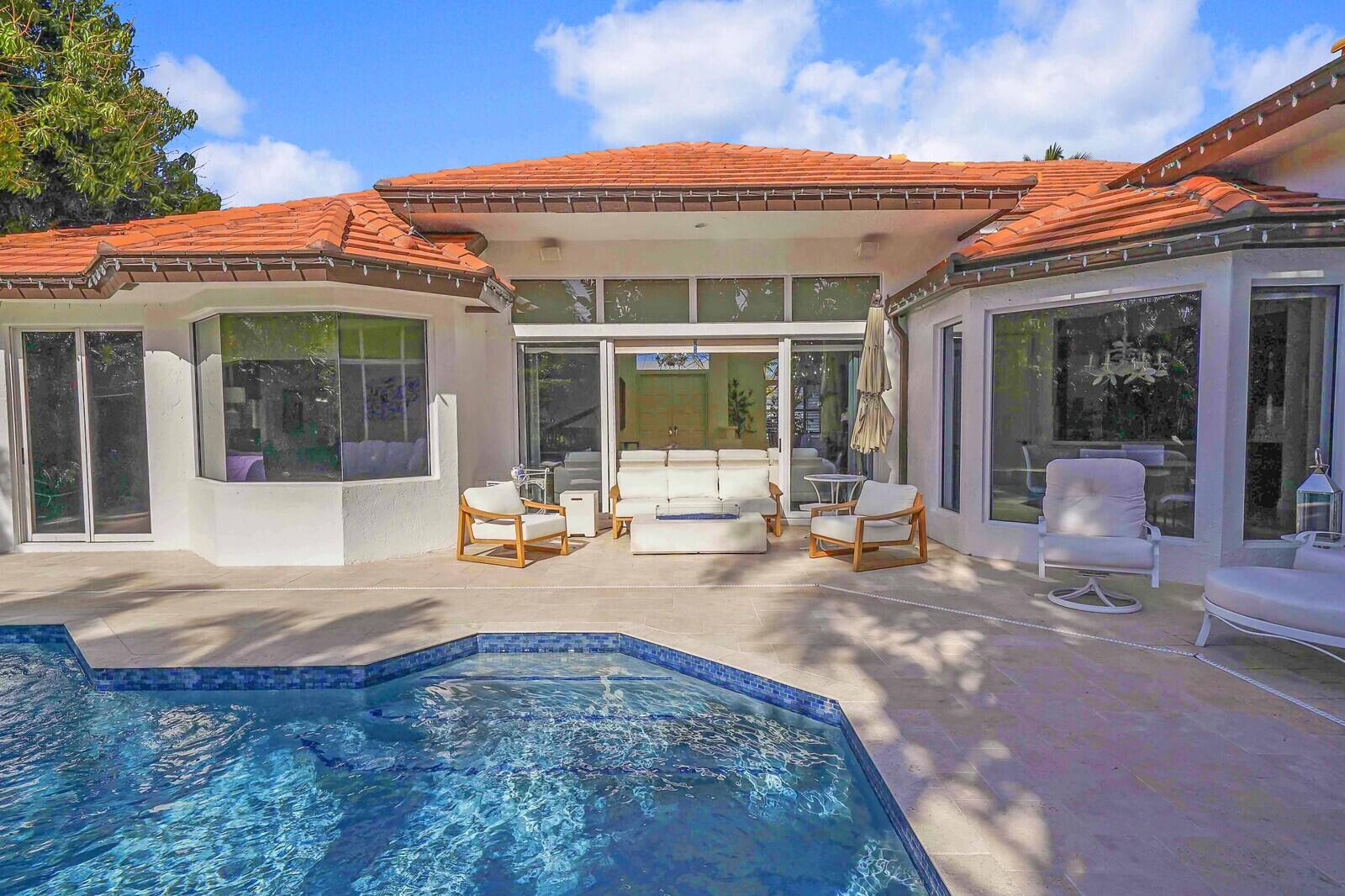 19036 SE Coral Reef Lane